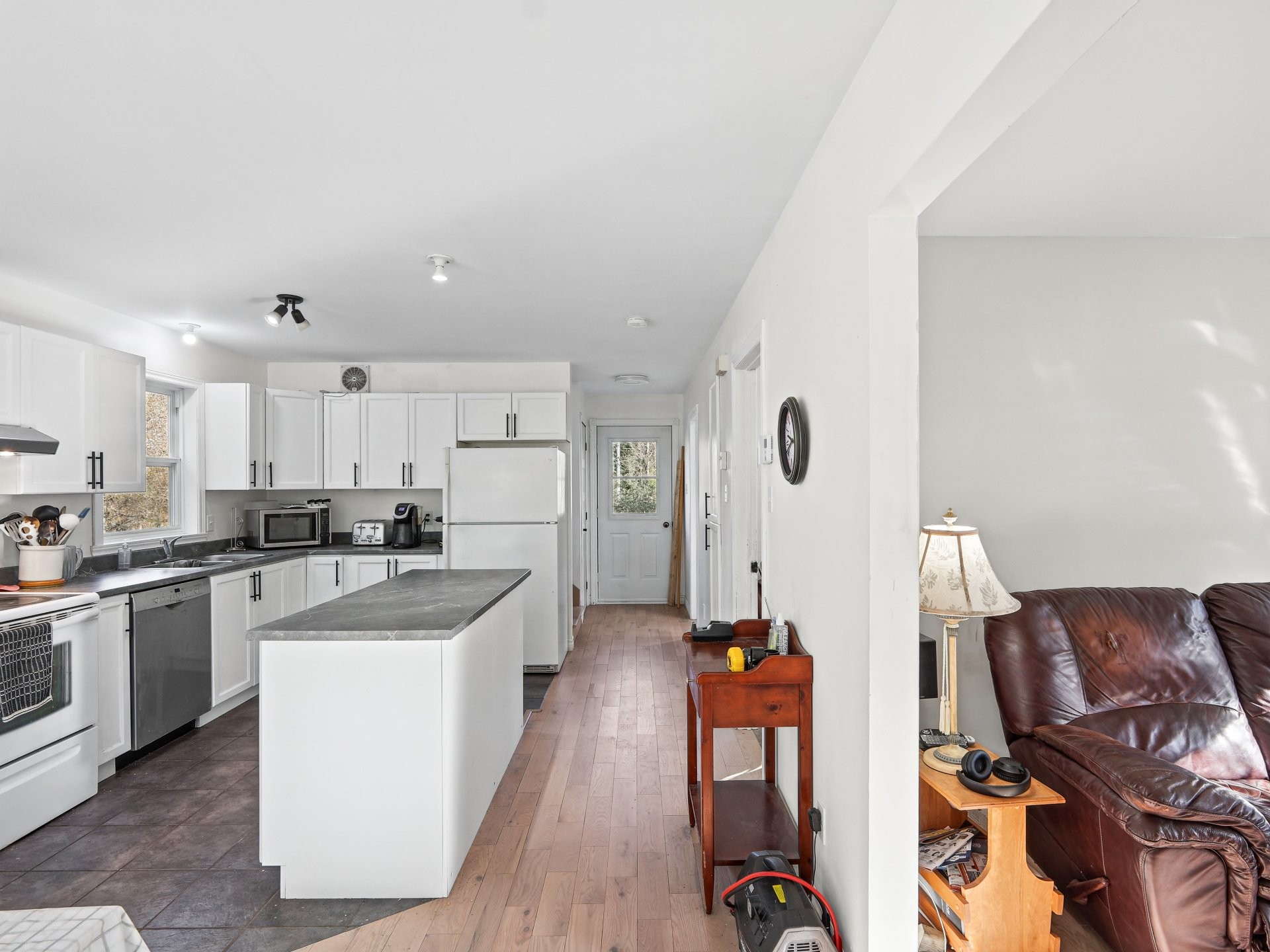 









2765


Rue du Manège

,
Hatley - Canton,




QC
J0B2C0

