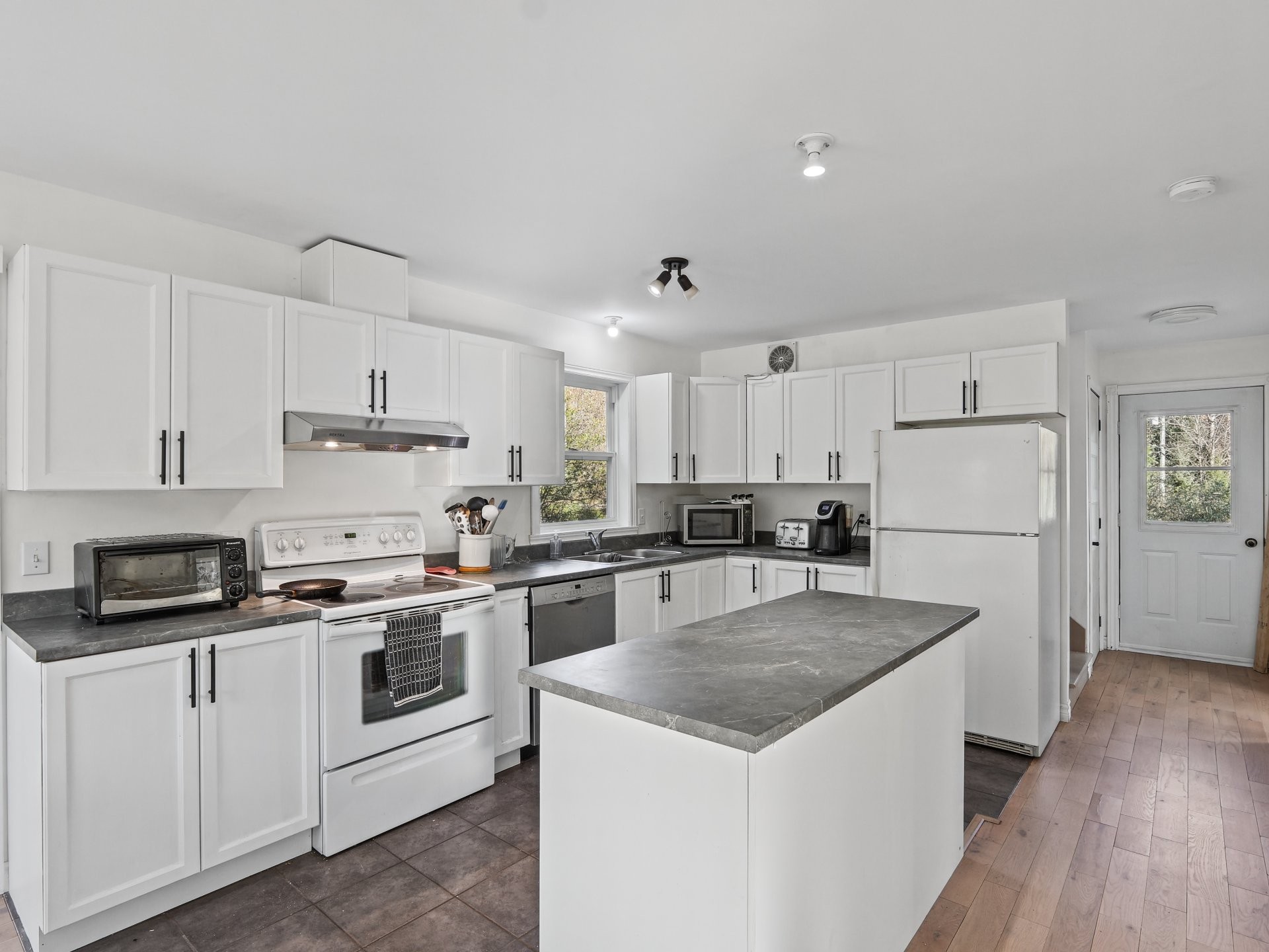 









2765


Rue du Manège

,
Hatley - Canton,




QC
J0B2C0

