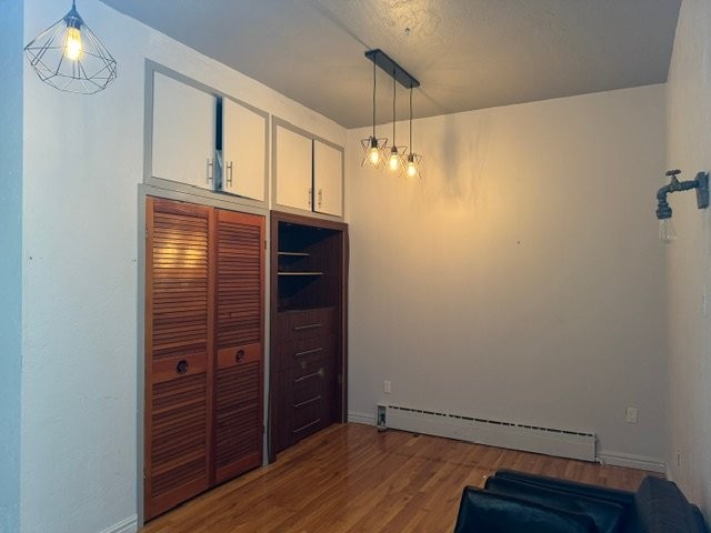 









170

 - 172


1re Avenue O.

,
Sainte-Anne-des-Monts,




QC
G4V1C8

