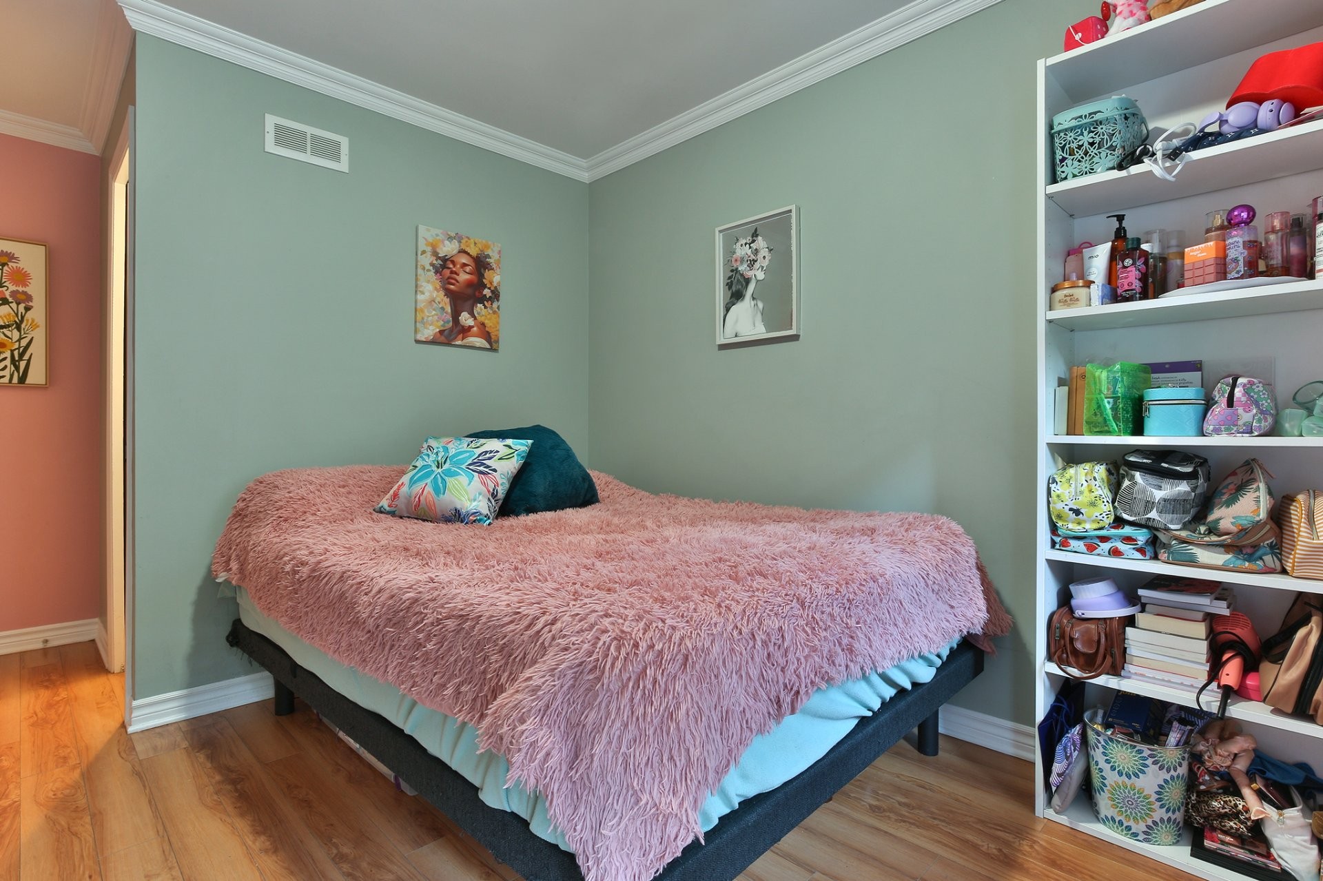 









572


Boul. St-Luc

, 102,
Saint-Jean-sur-Richelieu,




QC
J2W0B9

