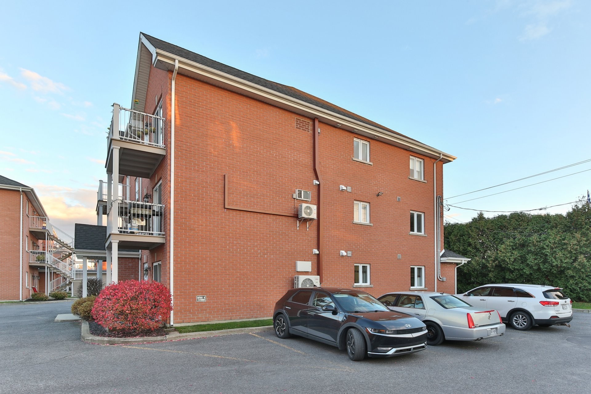 









572


Boul. St-Luc

, 102,
Saint-Jean-sur-Richelieu,




QC
J2W0B9


