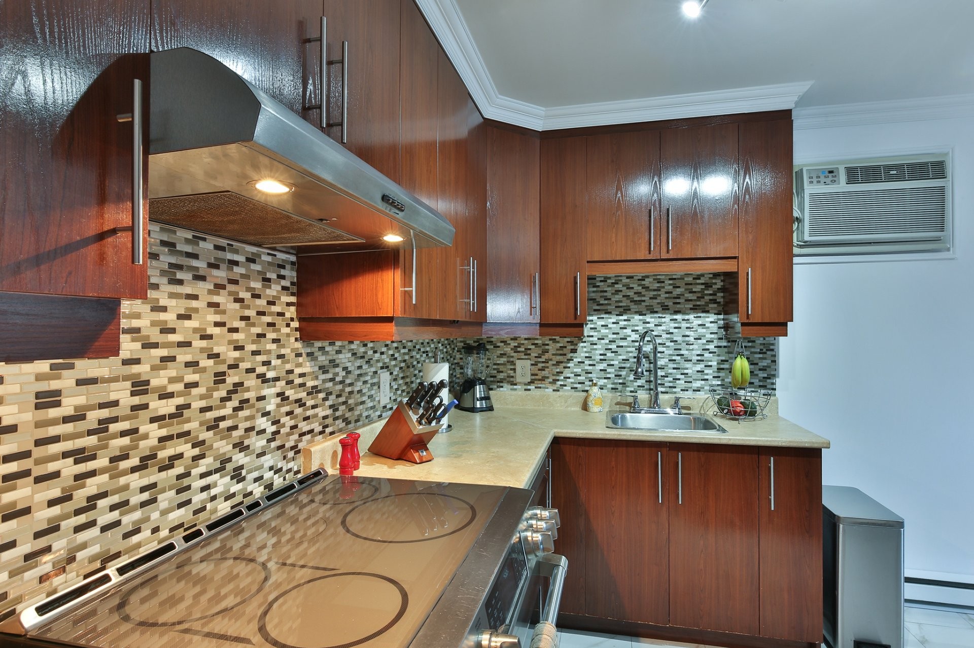









572


Boul. St-Luc

, 102,
Saint-Jean-sur-Richelieu,




QC
J2W0B9

