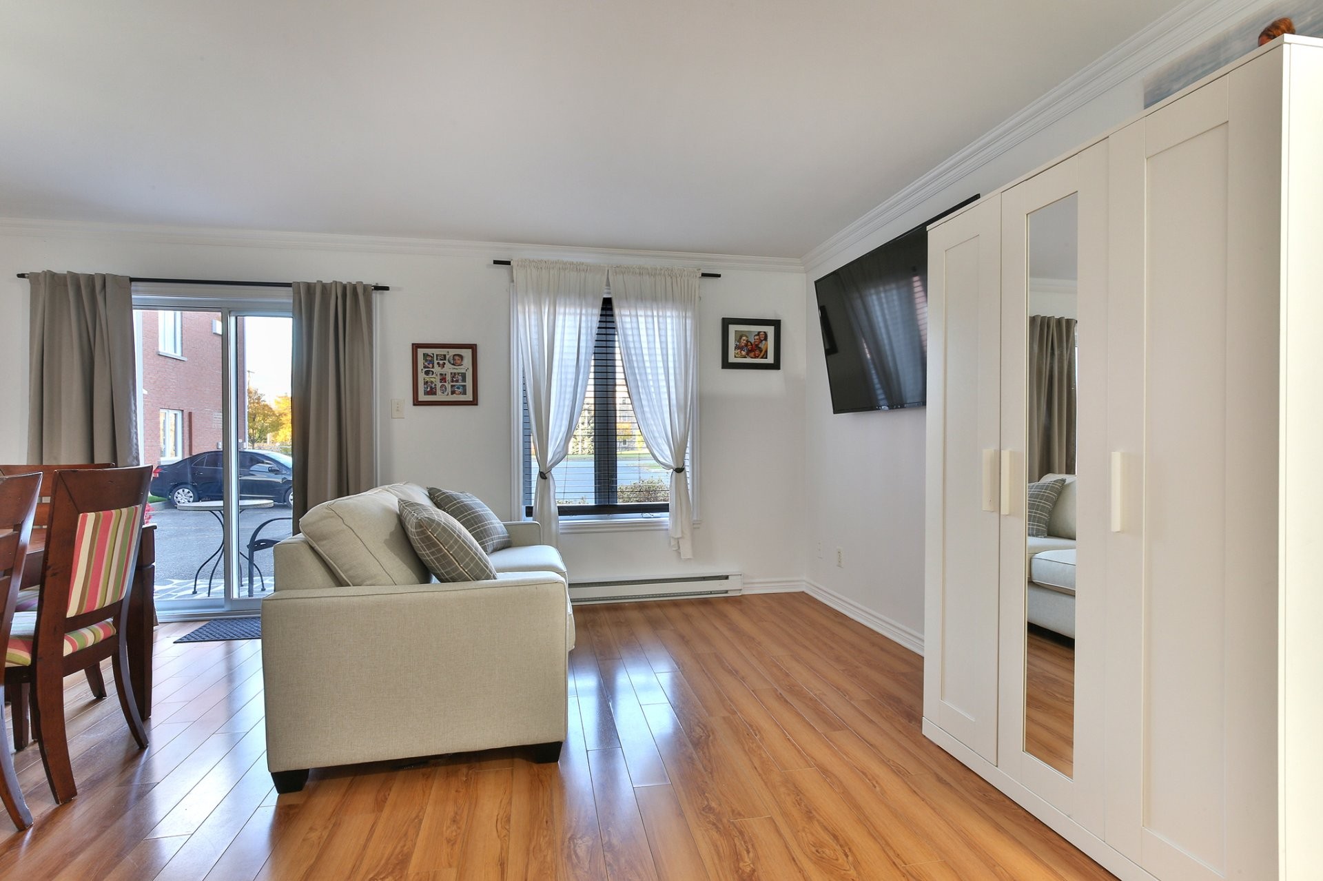 









572


Boul. St-Luc

, 102,
Saint-Jean-sur-Richelieu,




QC
J2W0B9

