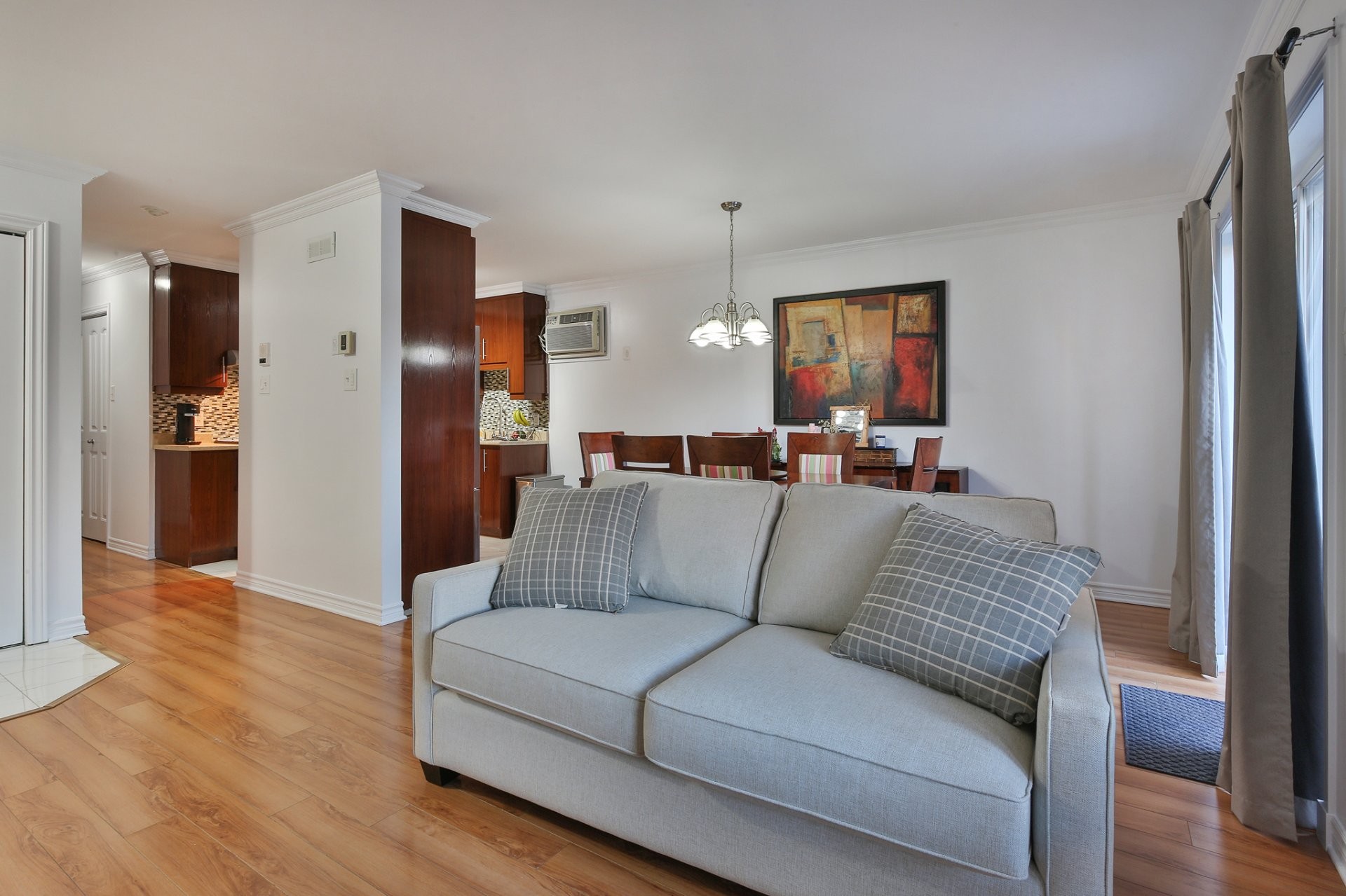 









572


Boul. St-Luc

, 102,
Saint-Jean-sur-Richelieu,




QC
J2W0B9

