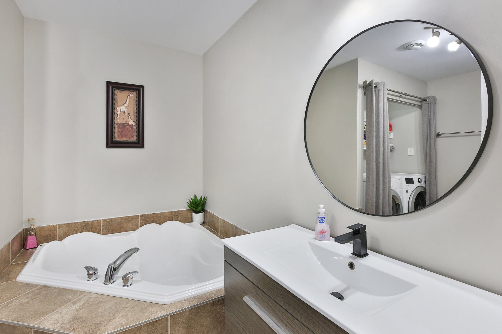 









572


Boul. St-Luc

, 102,
Saint-Jean-sur-Richelieu,




QC
J2W0B9

