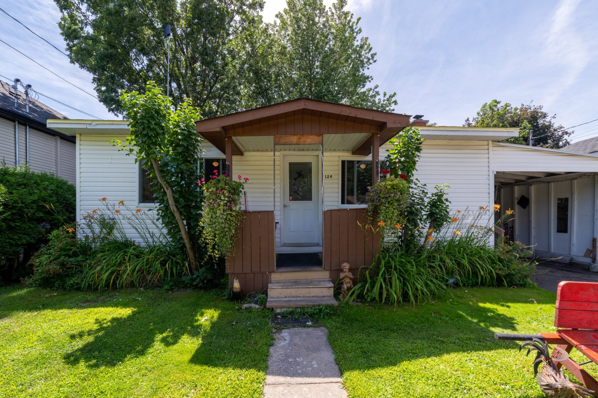 









124


36e Avenue

,
Sainte-Marthe-sur-le-Lac,




QC
J0N1P0

