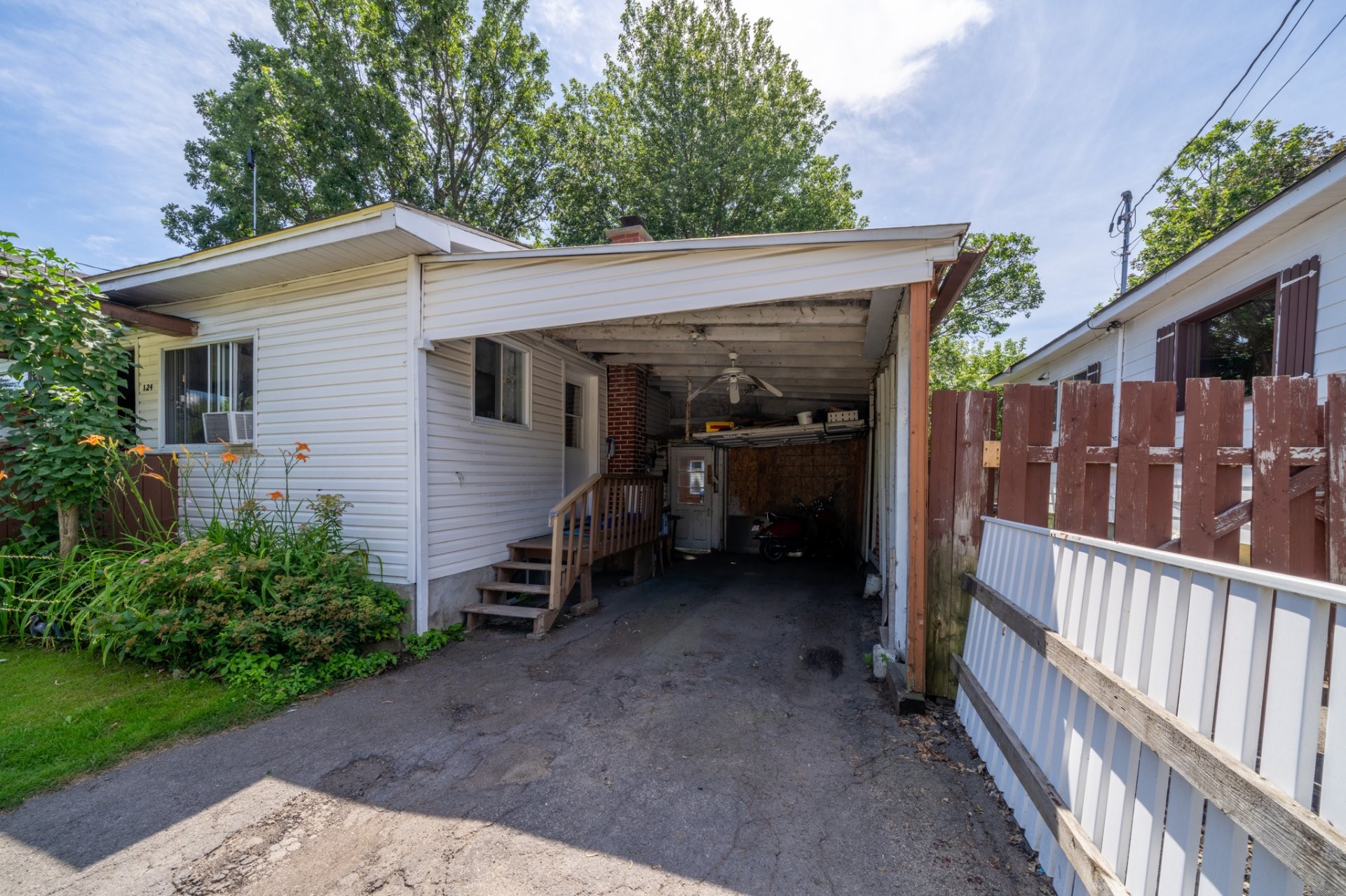 









124


36e Avenue

,
Sainte-Marthe-sur-le-Lac,




QC
J0N1P0

