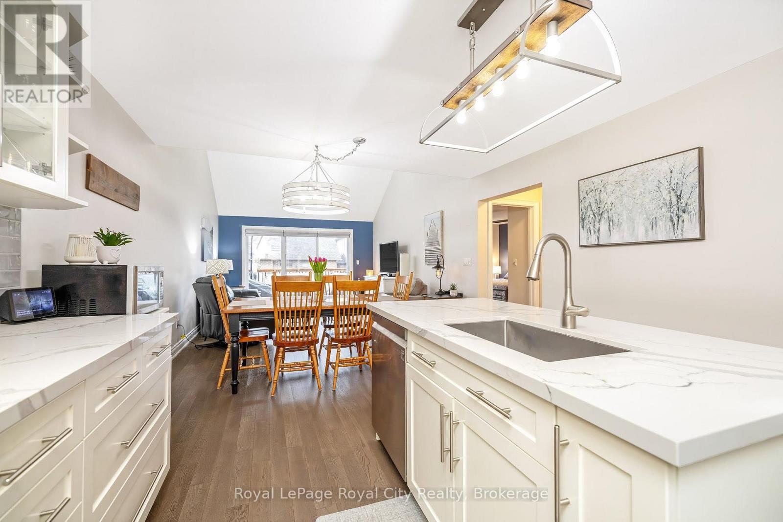 












38 JUNIPER STREET

,
Guelph/Eramosa (Rockwood),




Ontario
N0B2K0

