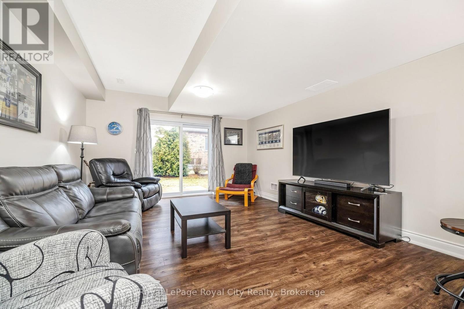 












38 JUNIPER STREET

,
Guelph/Eramosa (Rockwood),




Ontario
N0B2K0

