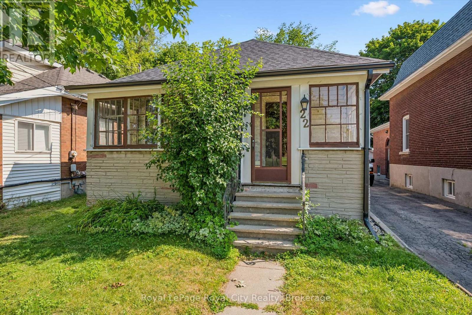 












22 BOULT AVENUE

,
Guelph (St. Patrick's Ward),




Ontario
N1E5W7

