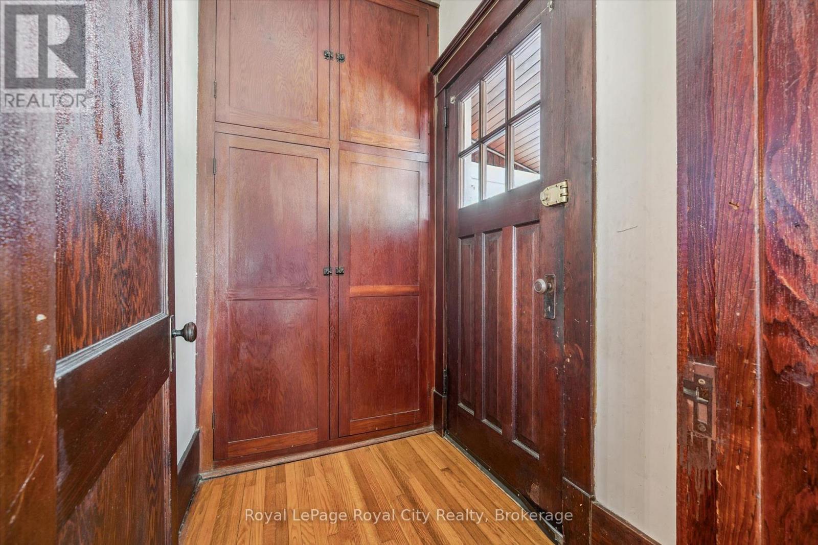 












22 BOULT AVENUE

,
Guelph (St. Patrick's Ward),




Ontario
N1E5W7

