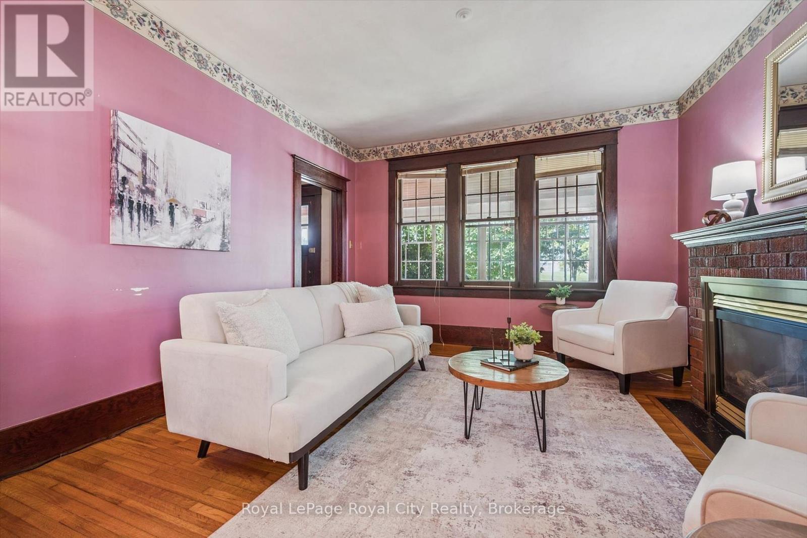 












22 BOULT AVENUE

,
Guelph (St. Patrick's Ward),




Ontario
N1E5W7

