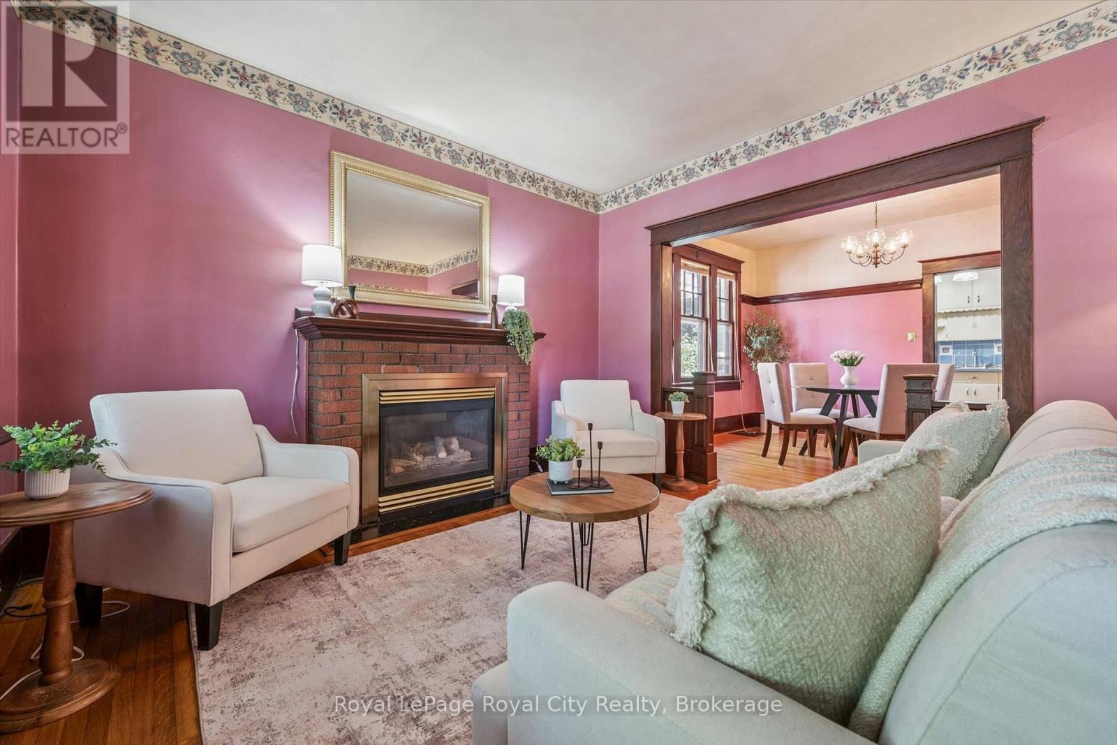 












22 BOULT AVENUE

,
Guelph (St. Patrick's Ward),




Ontario
N1E5W7

