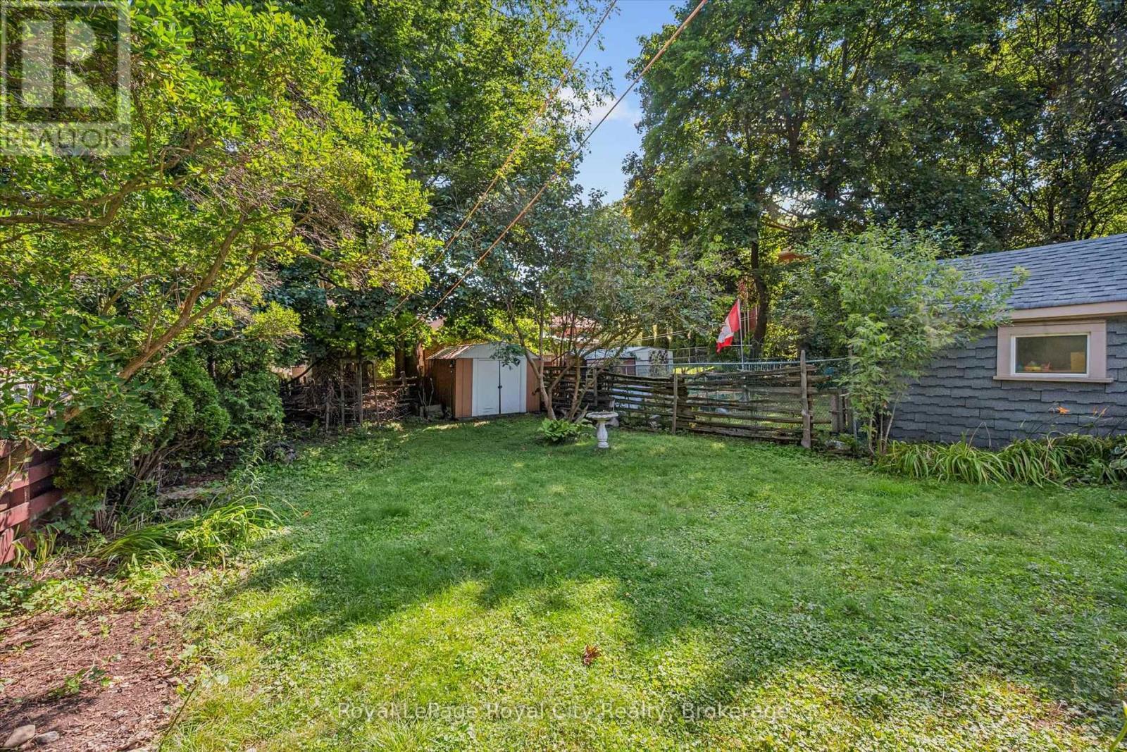 












22 BOULT AVENUE

,
Guelph (St. Patrick's Ward),




Ontario
N1E5W7

