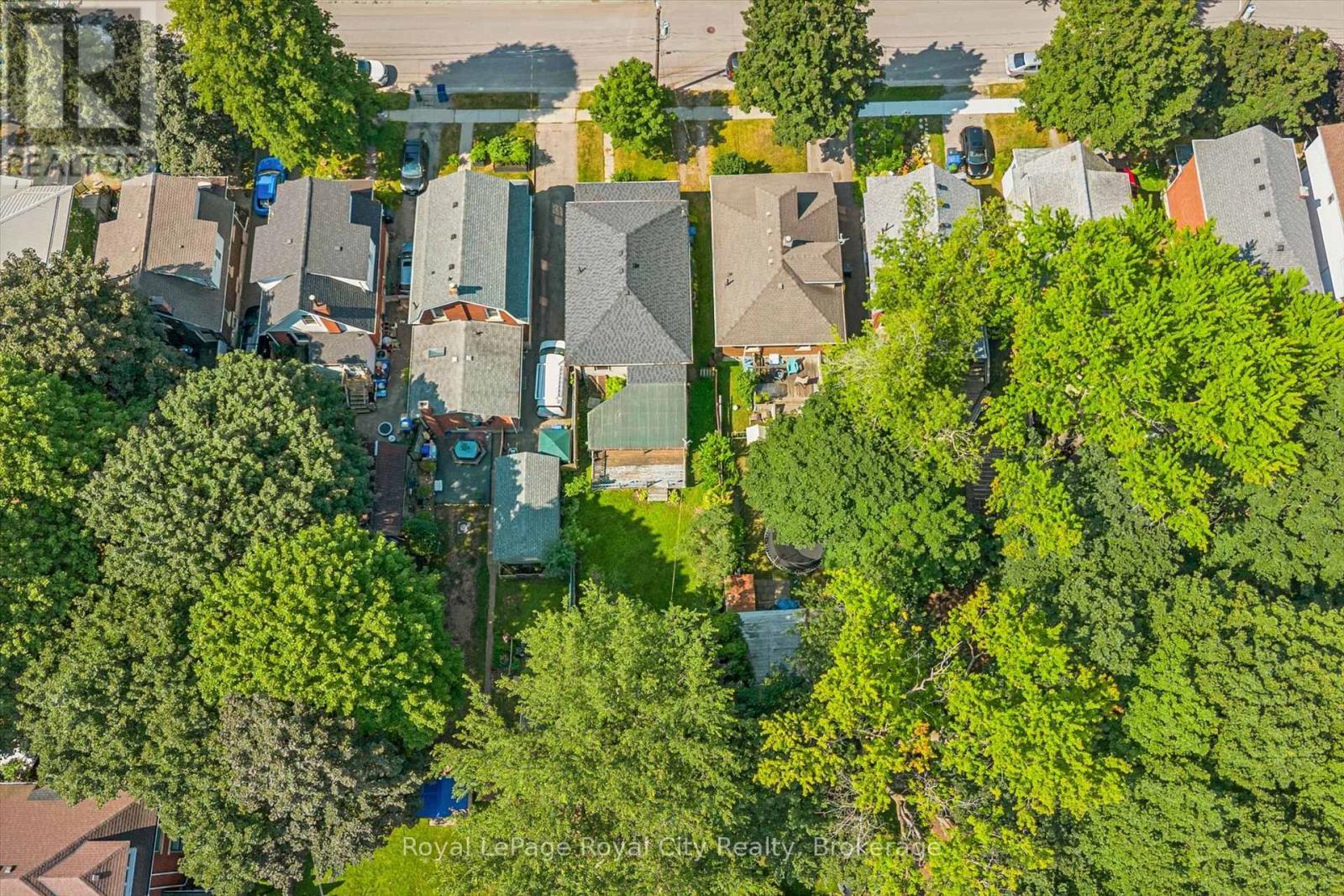 












22 BOULT AVENUE

,
Guelph (St. Patrick's Ward),




Ontario
N1E5W7

