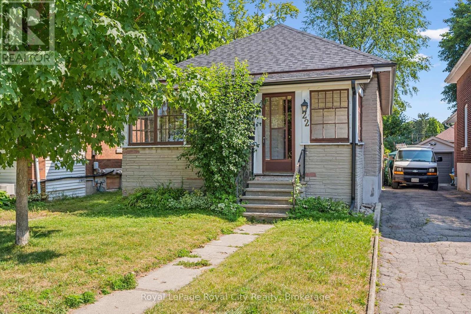 












22 BOULT AVENUE

,
Guelph (St. Patrick's Ward),




Ontario
N1E5W7

