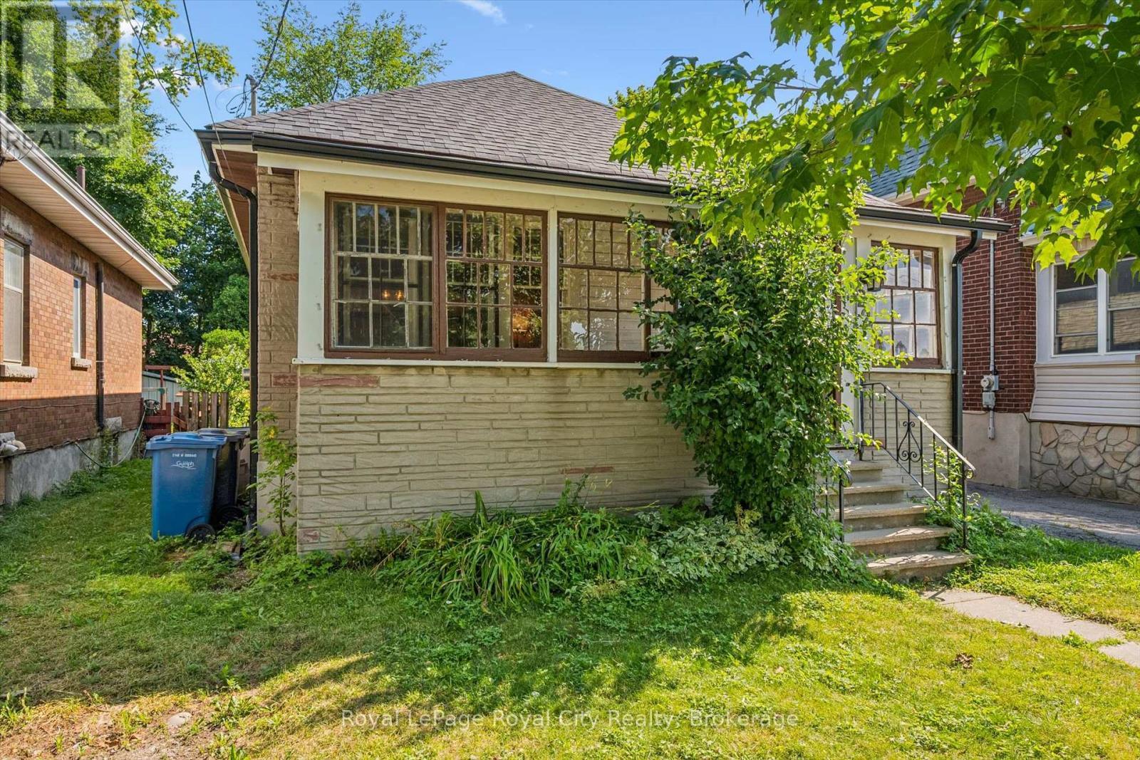 












22 BOULT AVENUE

,
Guelph (St. Patrick's Ward),




Ontario
N1E5W7

