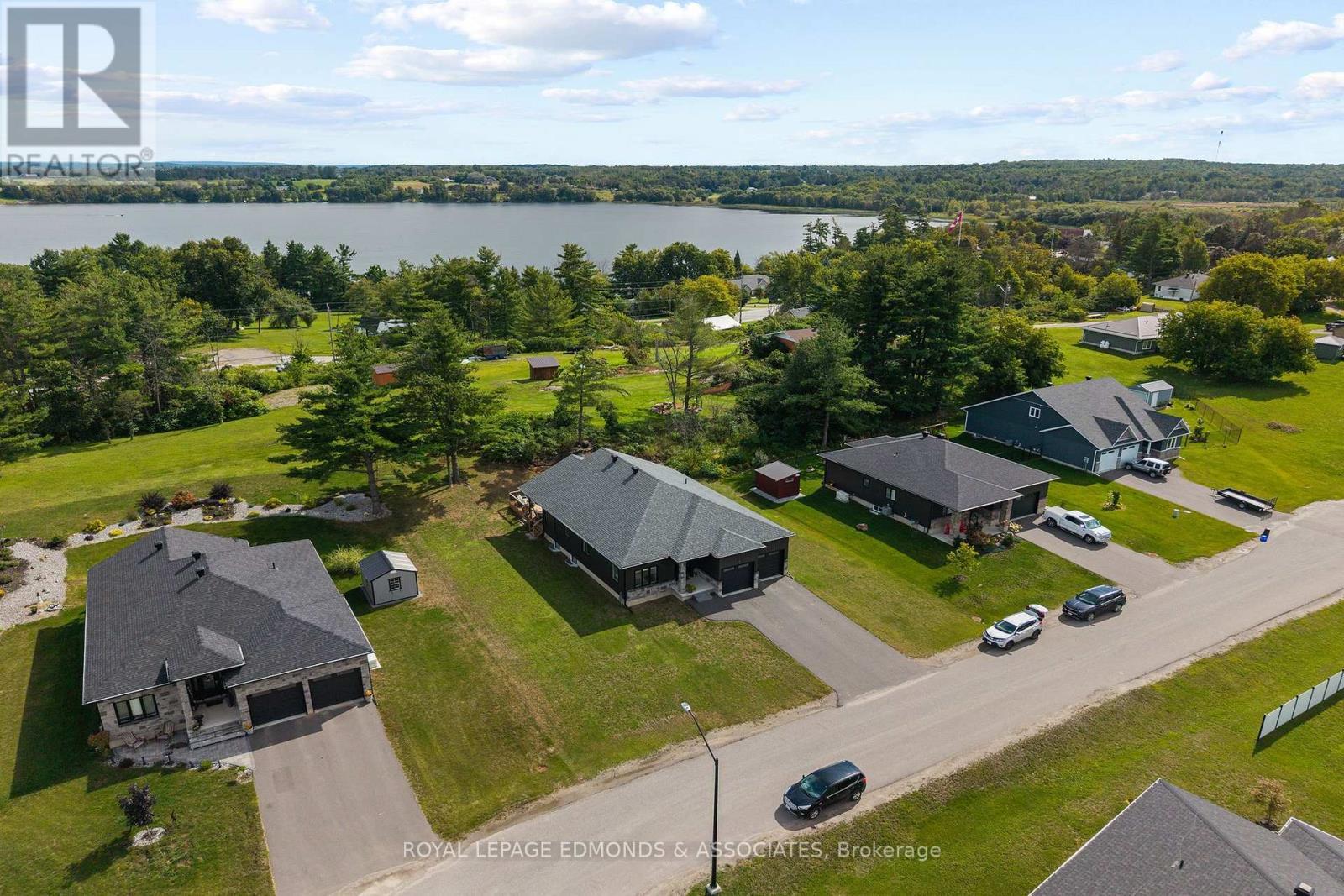 












39 MORRISON DRIVE

,
Whitewater Region,




Ontario
K0J1K0

