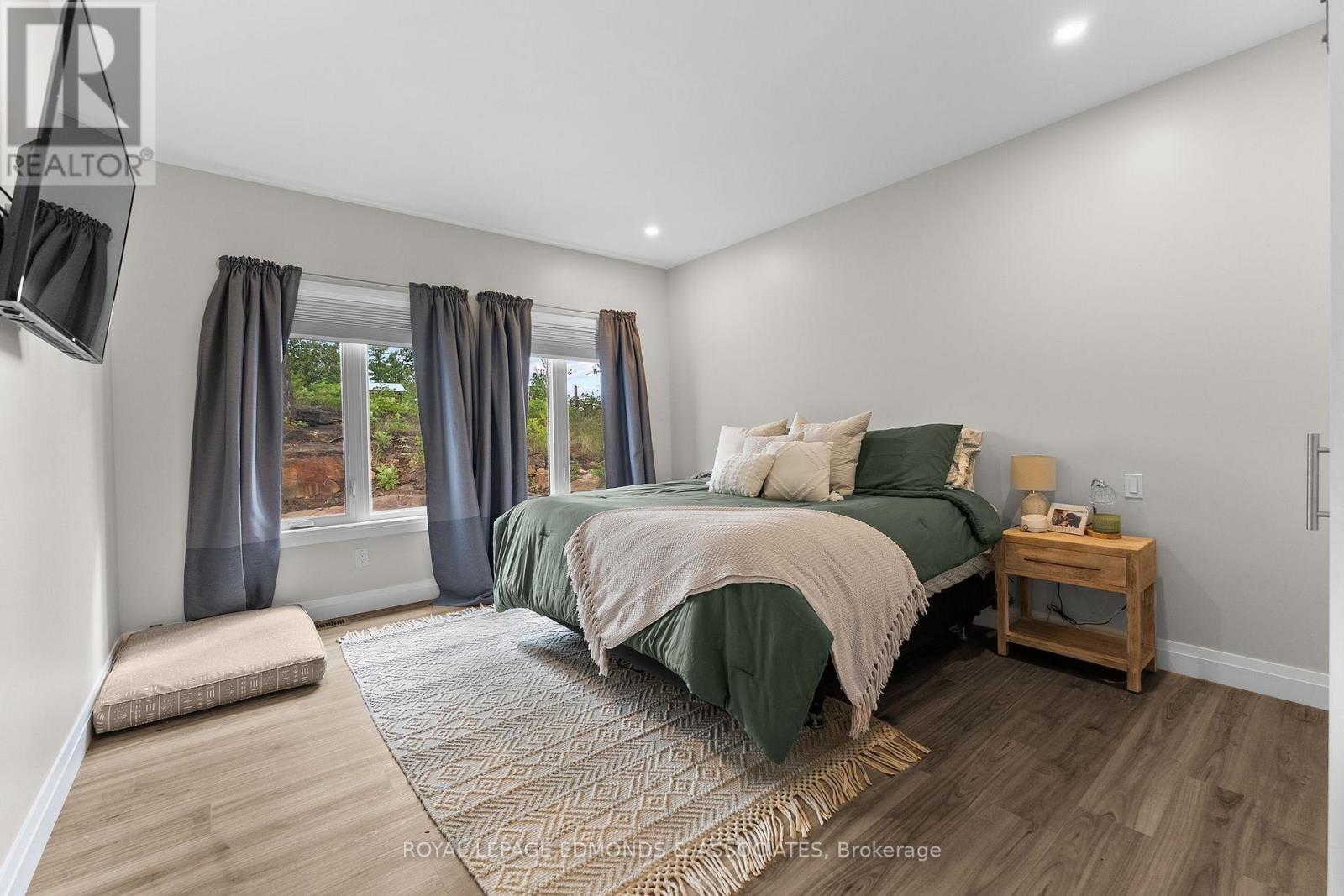 












39 MORRISON DRIVE

,
Whitewater Region,




Ontario
K0J1K0

