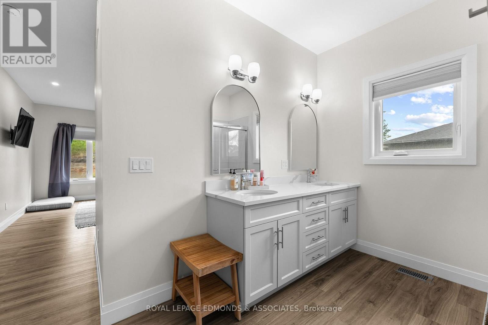












39 MORRISON DRIVE

,
Whitewater Region,




Ontario
K0J1K0

