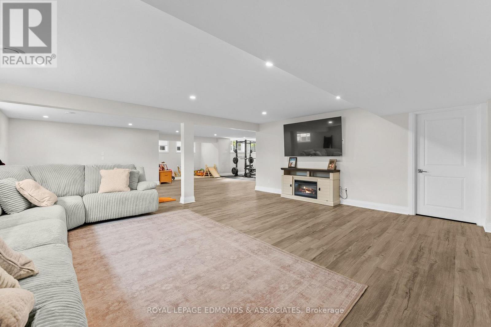 












39 MORRISON DRIVE

,
Whitewater Region,




Ontario
K0J1K0

