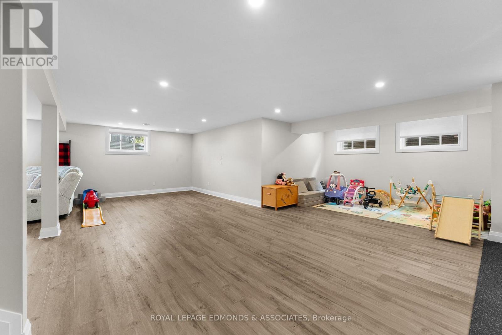 












39 MORRISON DRIVE

,
Whitewater Region,




Ontario
K0J1K0

