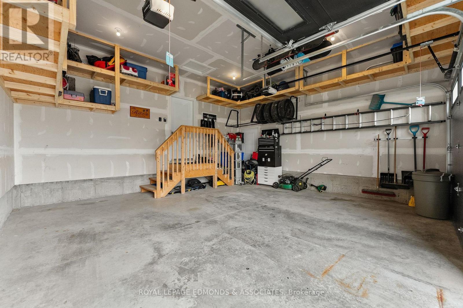 












39 MORRISON DRIVE

,
Whitewater Region,




Ontario
K0J1K0

