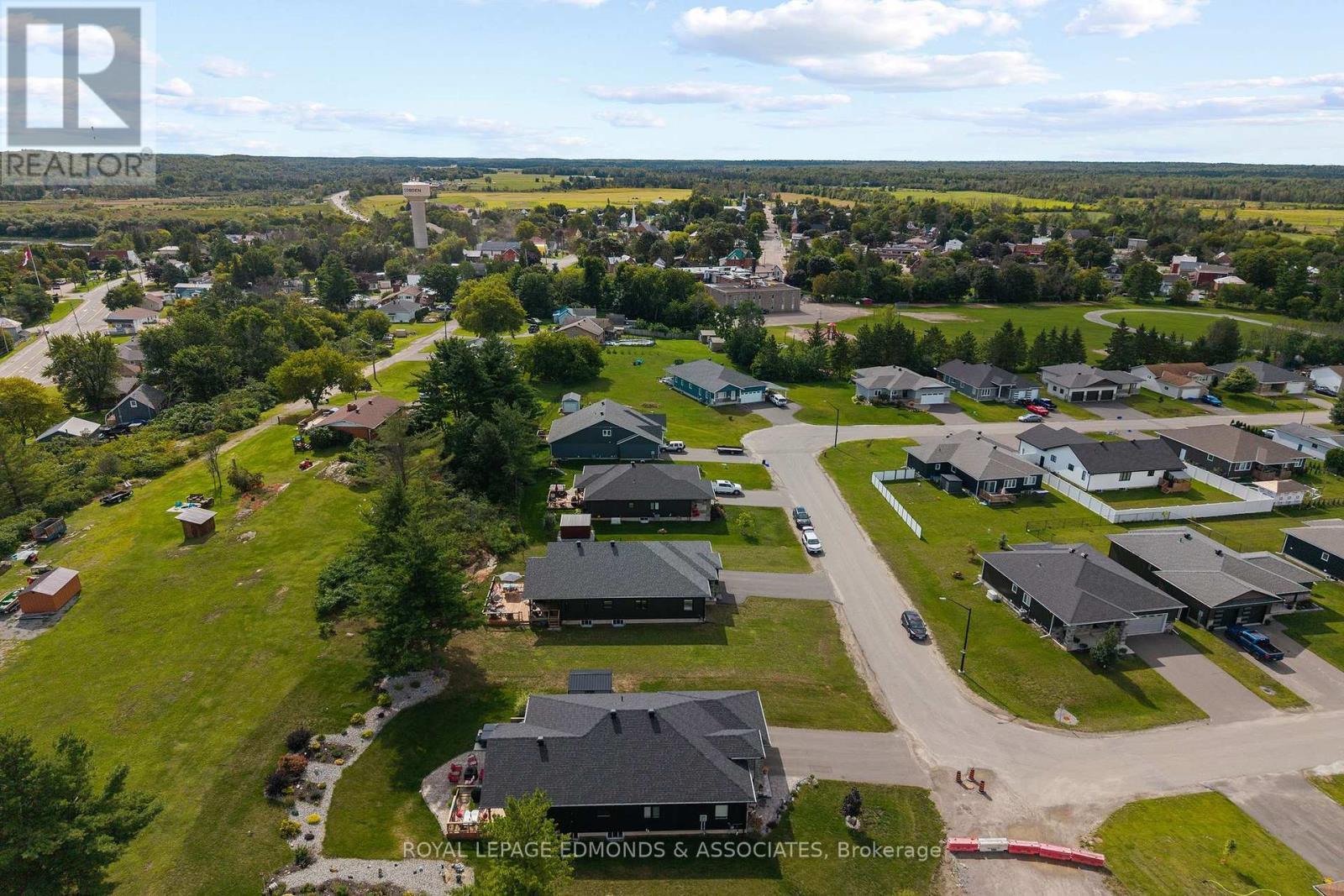












39 MORRISON DRIVE

,
Whitewater Region,




Ontario
K0J1K0

