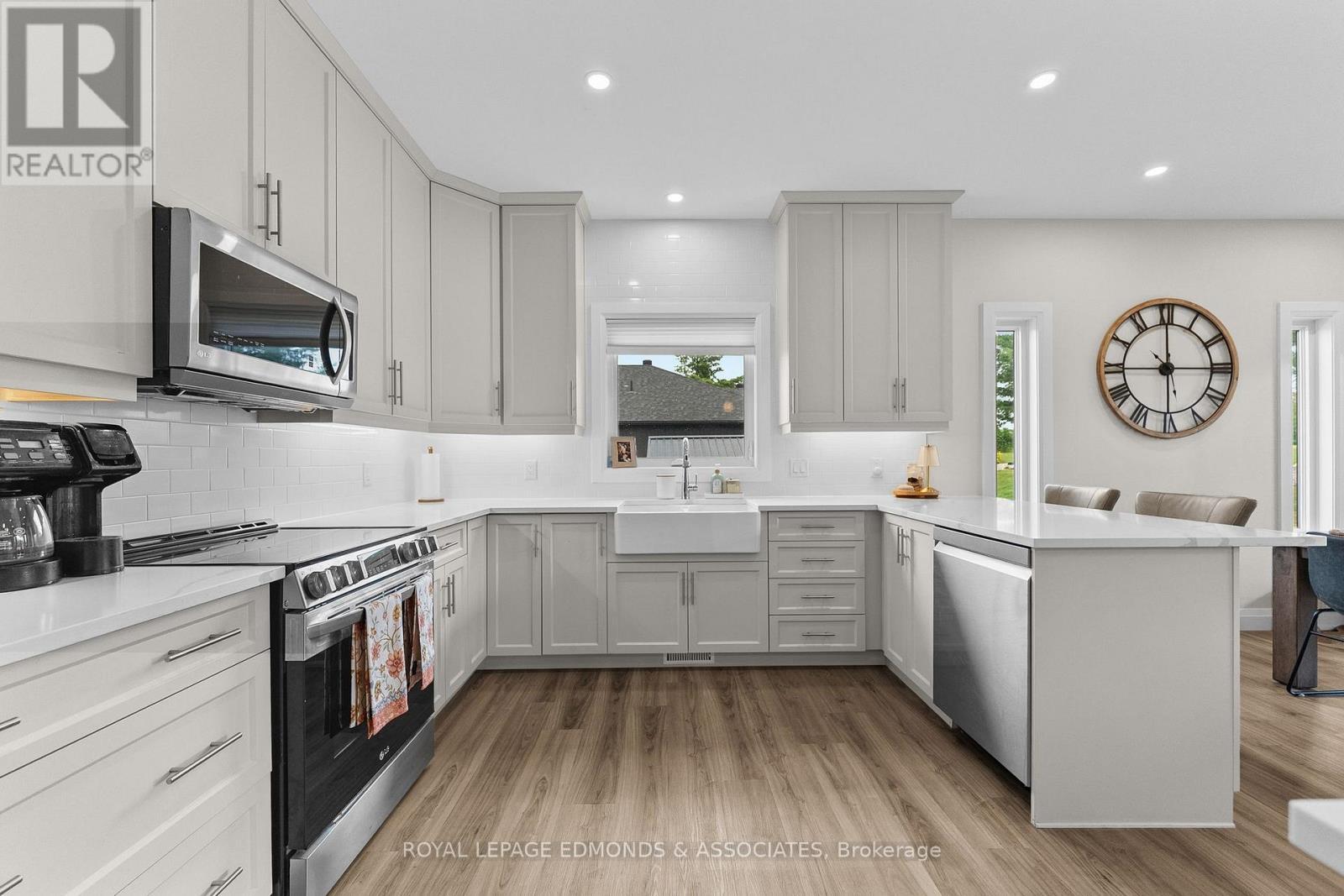 












39 MORRISON DRIVE

,
Whitewater Region,




Ontario
K0J1K0


