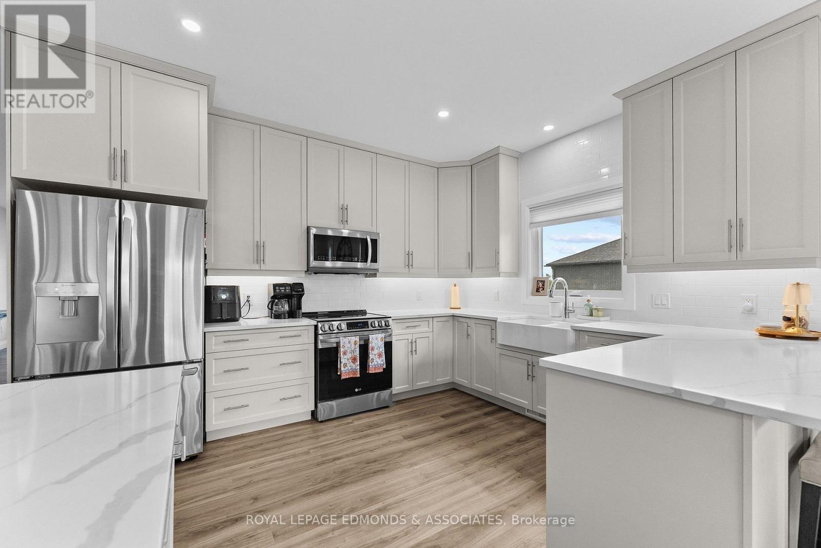 












39 MORRISON DRIVE

,
Whitewater Region,




Ontario
K0J1K0

