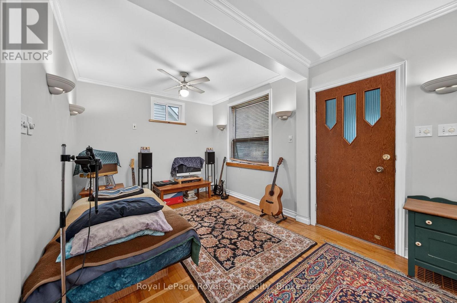 












19 WALTER STREET

,
Guelph (St. Patrick's Ward),




Ontario
N1E5N9

