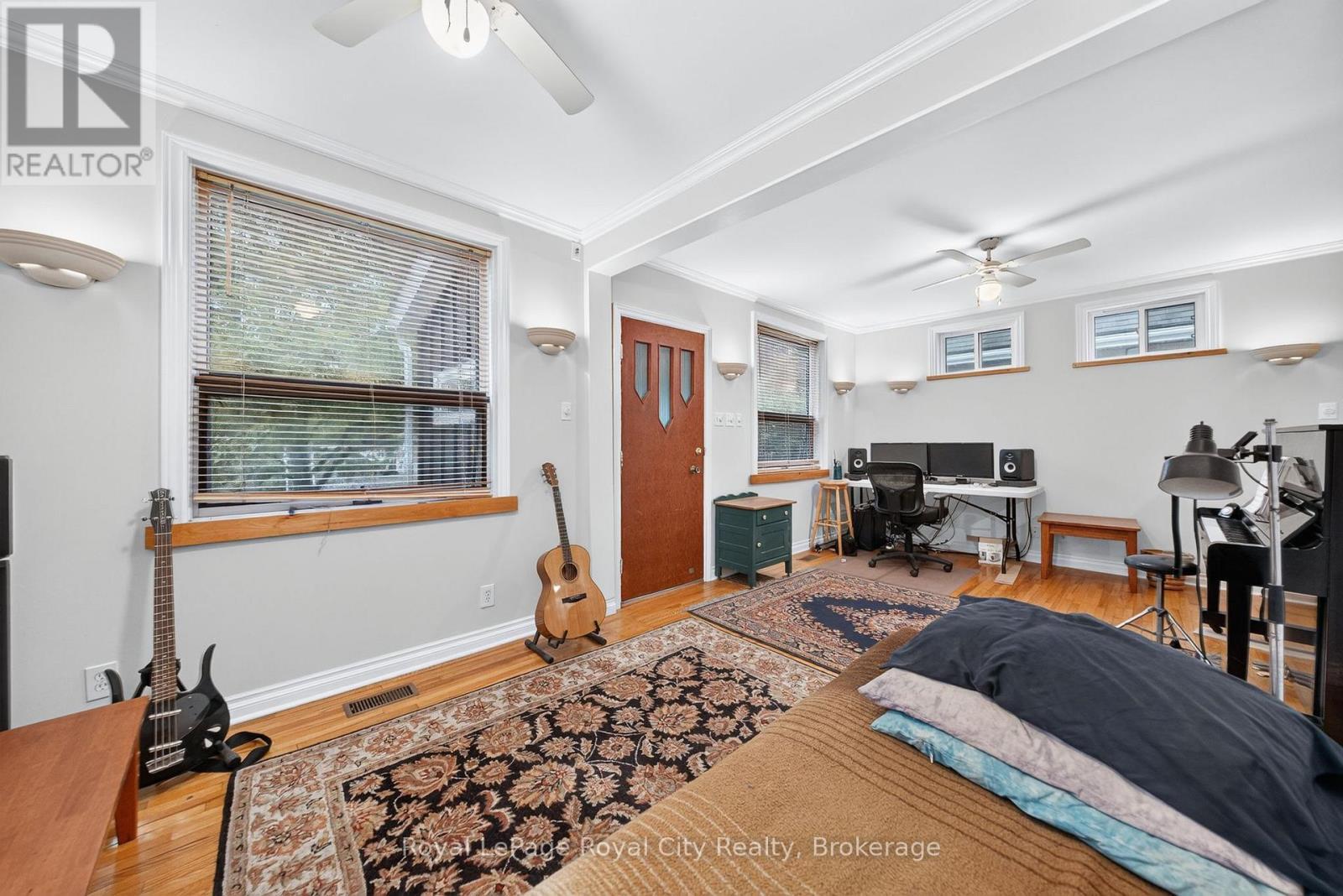 












19 WALTER STREET

,
Guelph (St. Patrick's Ward),




Ontario
N1E5N9

