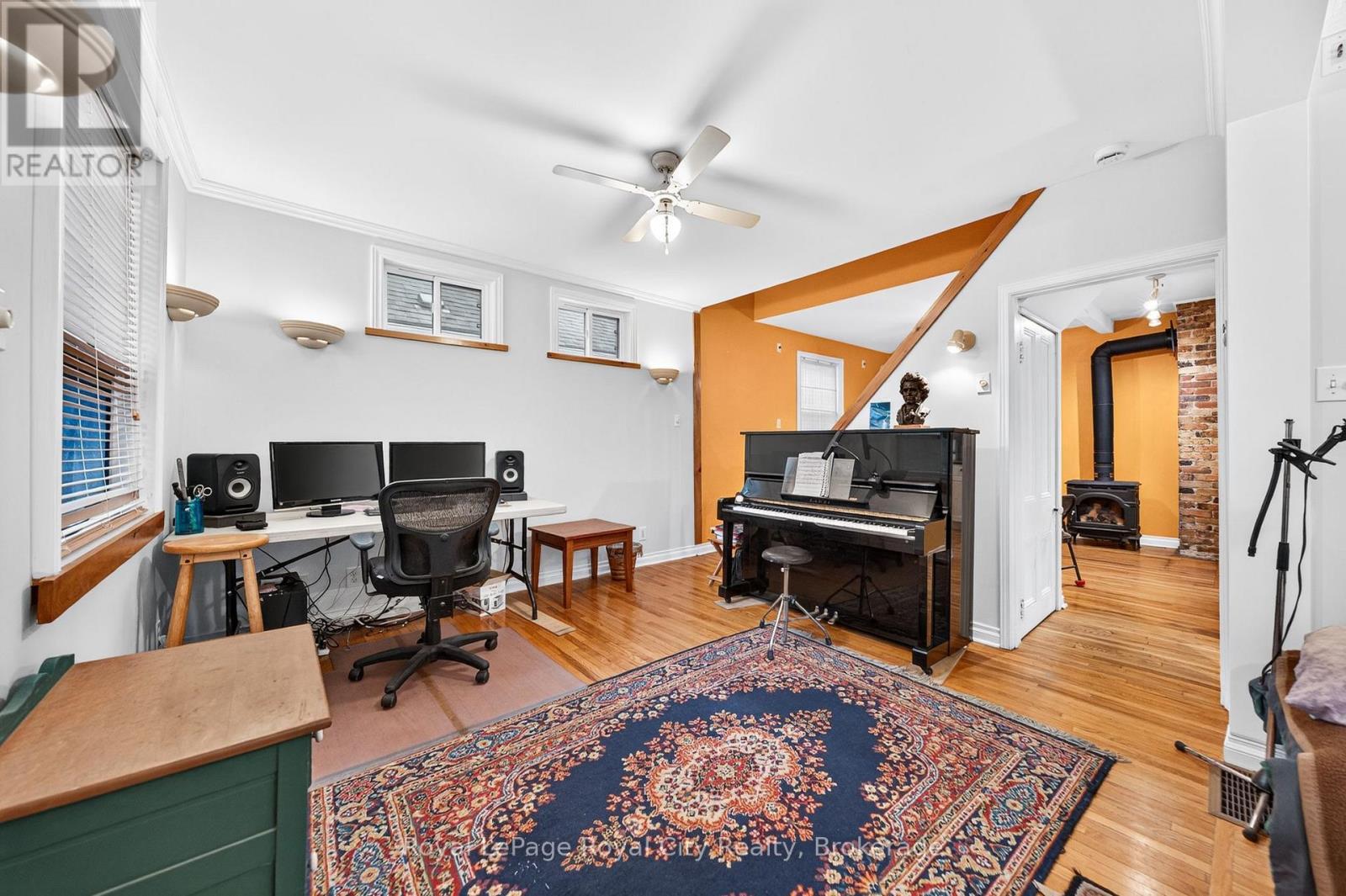 












19 WALTER STREET

,
Guelph (St. Patrick's Ward),




Ontario
N1E5N9

