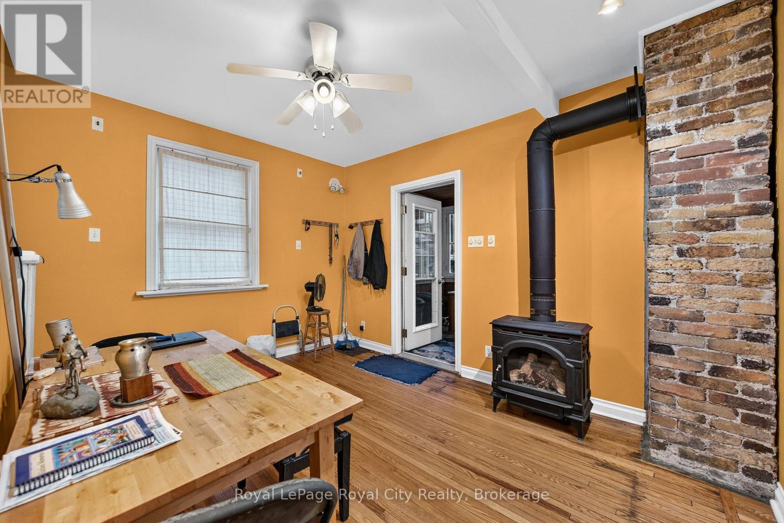 












19 WALTER STREET

,
Guelph (St. Patrick's Ward),




Ontario
N1E5N9

