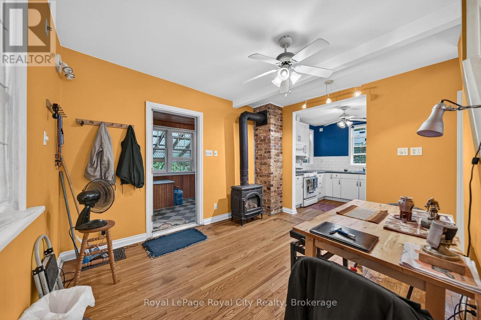 












19 WALTER STREET

,
Guelph (St. Patrick's Ward),




Ontario
N1E5N9

