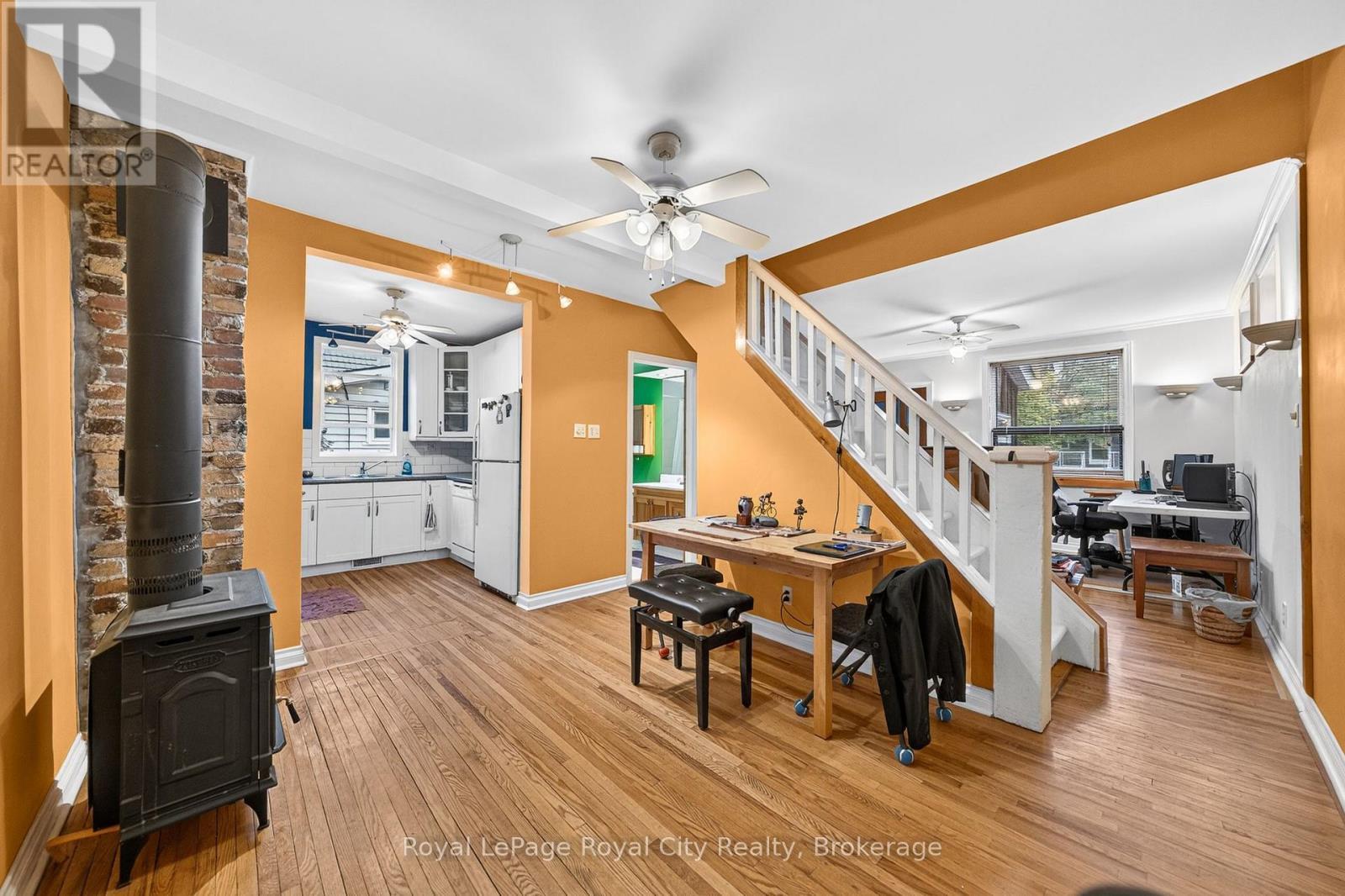 












19 WALTER STREET

,
Guelph (St. Patrick's Ward),




Ontario
N1E5N9

