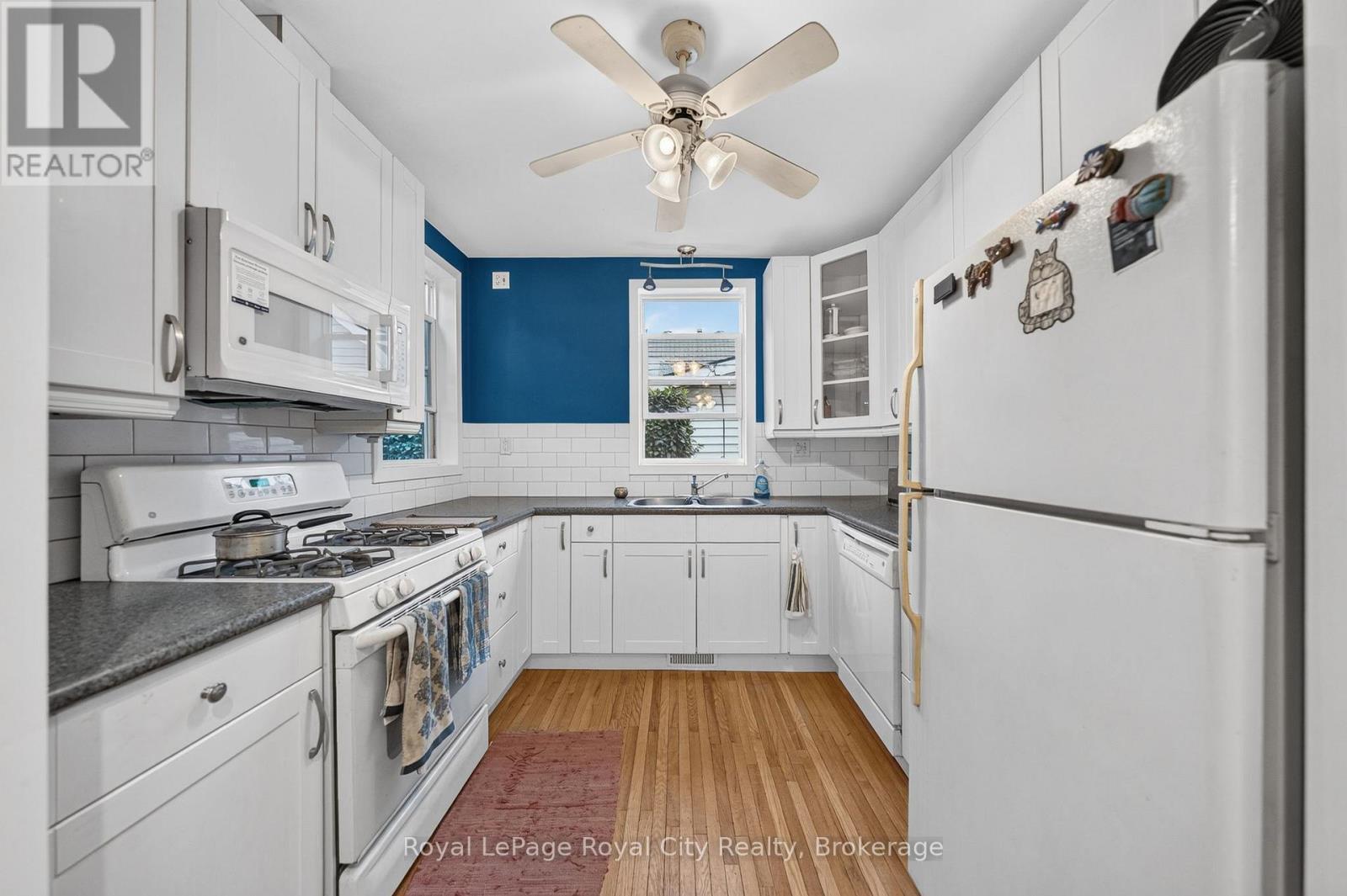 












19 WALTER STREET

,
Guelph (St. Patrick's Ward),




Ontario
N1E5N9

