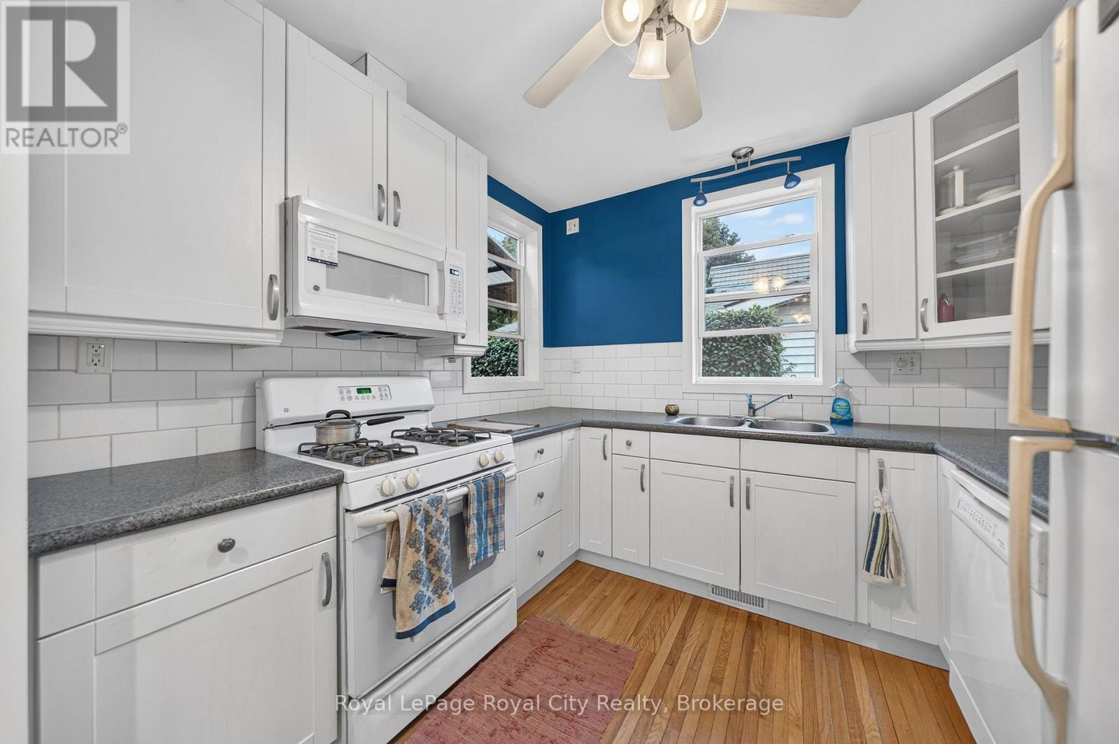 












19 WALTER STREET

,
Guelph (St. Patrick's Ward),




Ontario
N1E5N9

