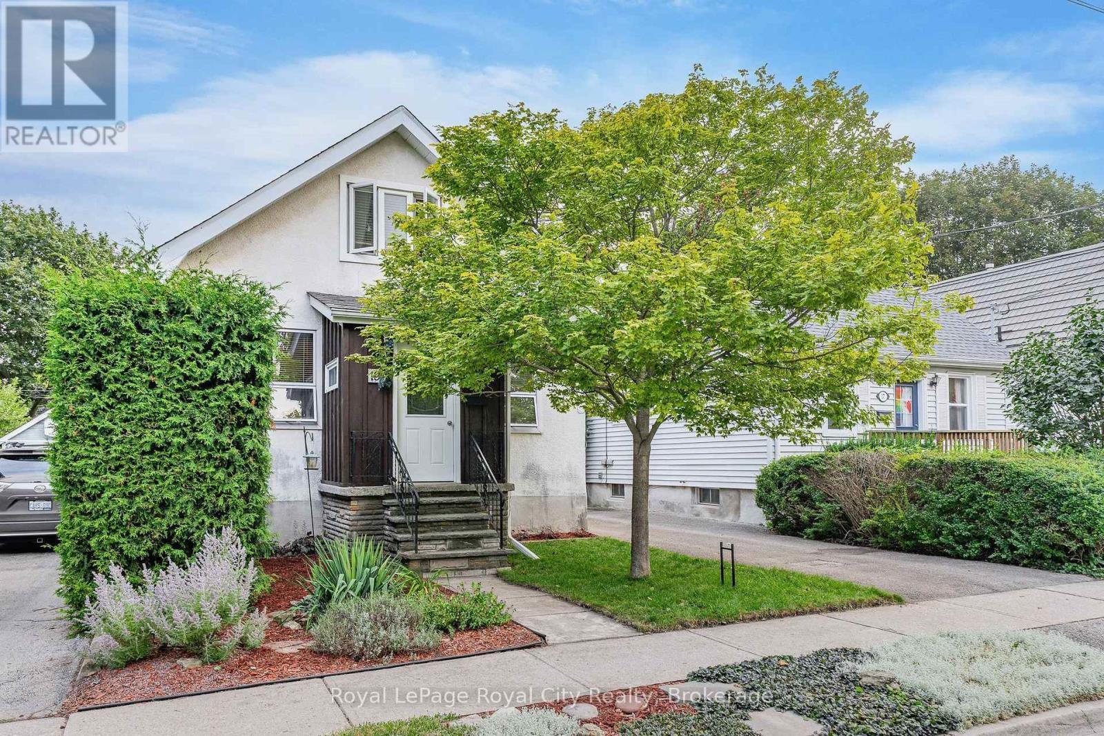 












19 WALTER STREET

,
Guelph (St. Patrick's Ward),




Ontario
N1E5N9


