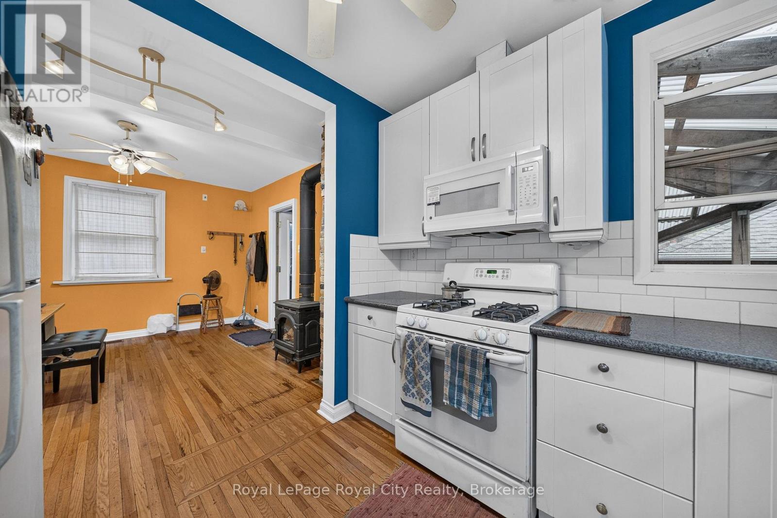 












19 WALTER STREET

,
Guelph (St. Patrick's Ward),




Ontario
N1E5N9

