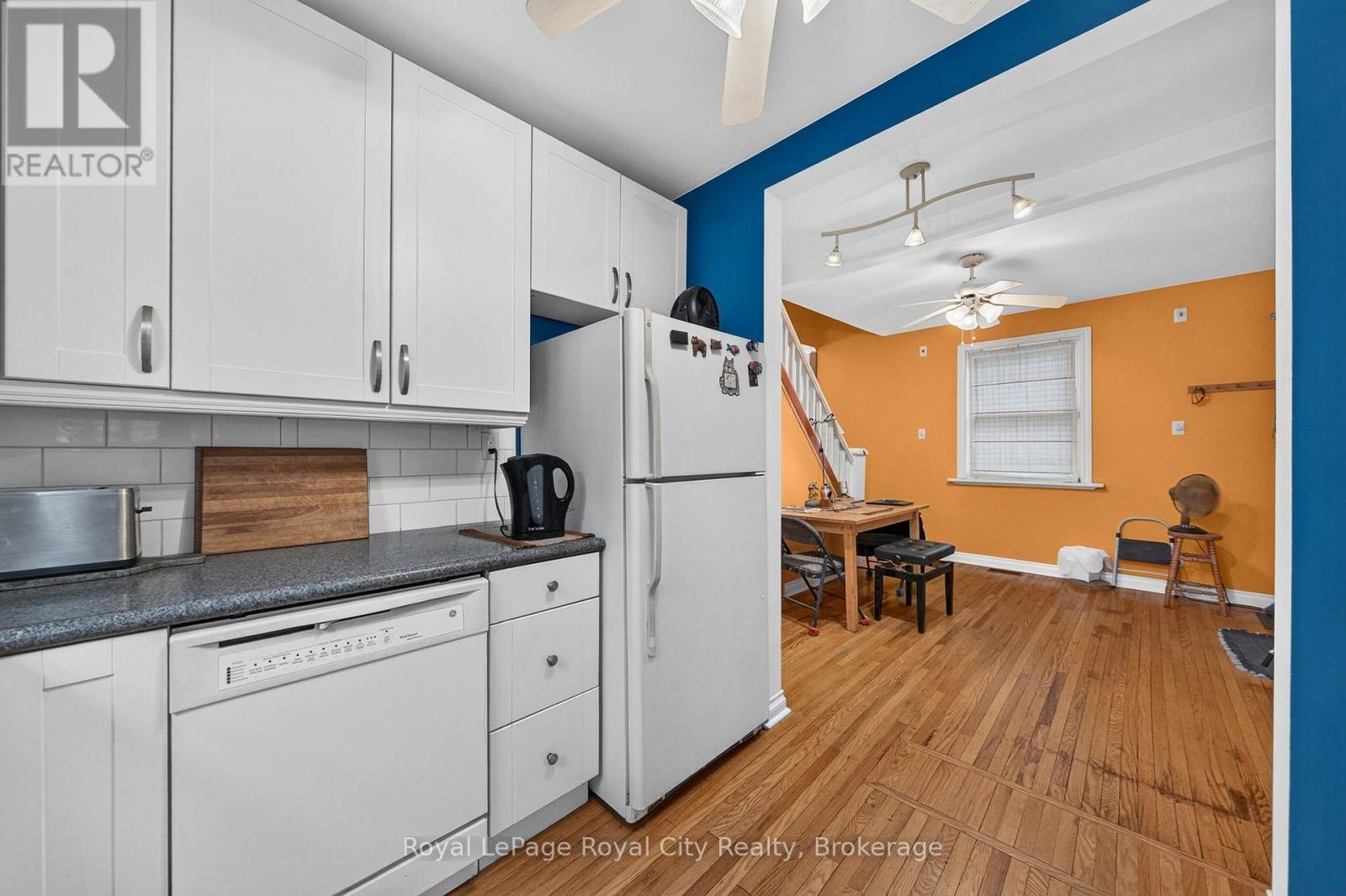 












19 WALTER STREET

,
Guelph (St. Patrick's Ward),




Ontario
N1E5N9

