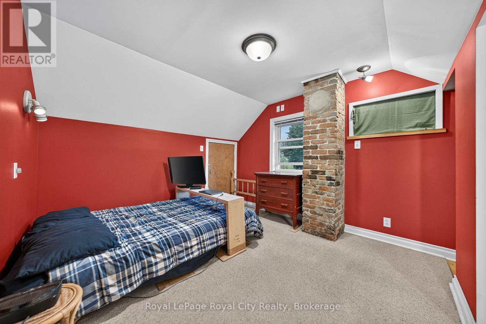 












19 WALTER STREET

,
Guelph (St. Patrick's Ward),




Ontario
N1E5N9

