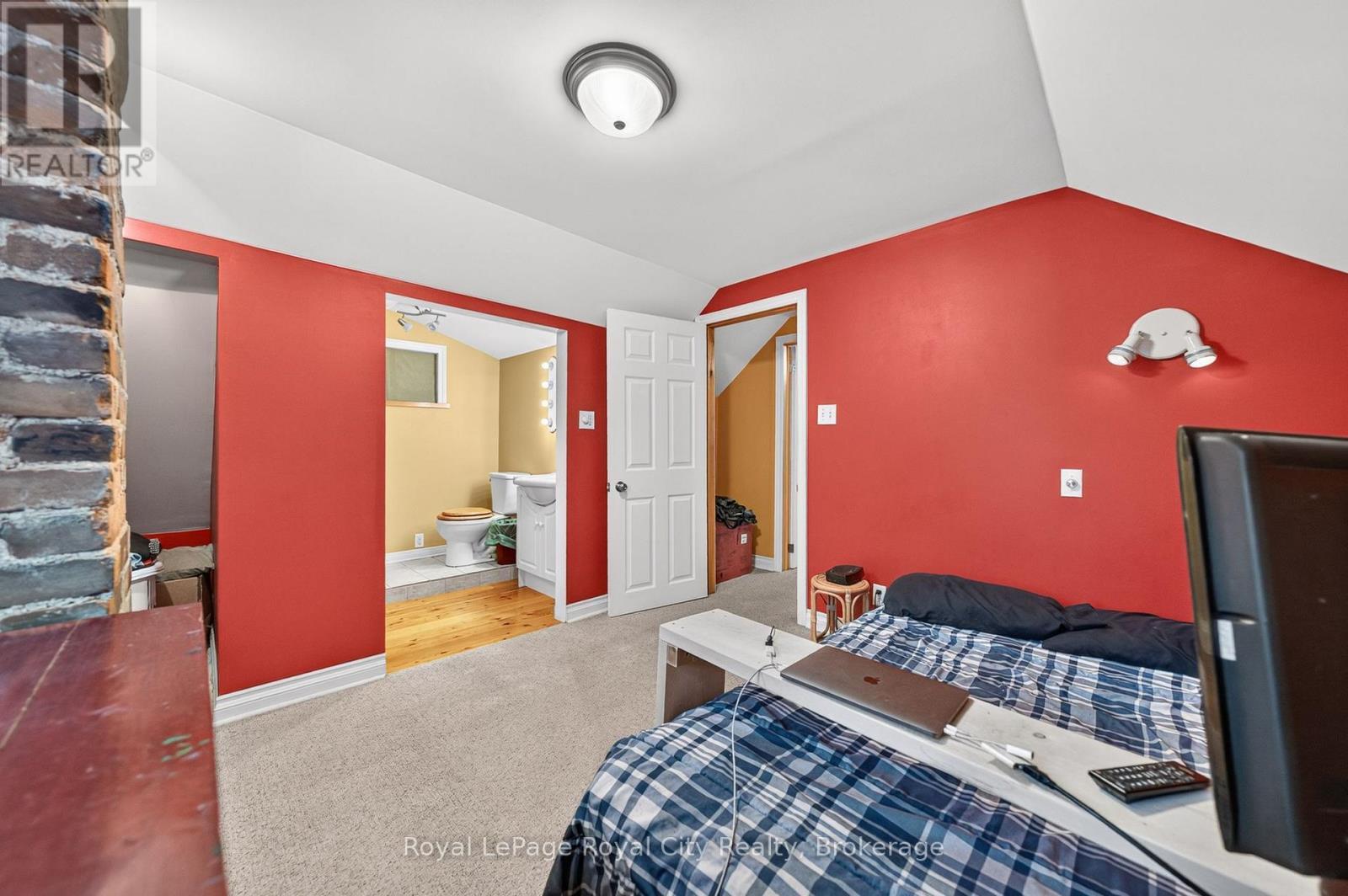 












19 WALTER STREET

,
Guelph (St. Patrick's Ward),




Ontario
N1E5N9

