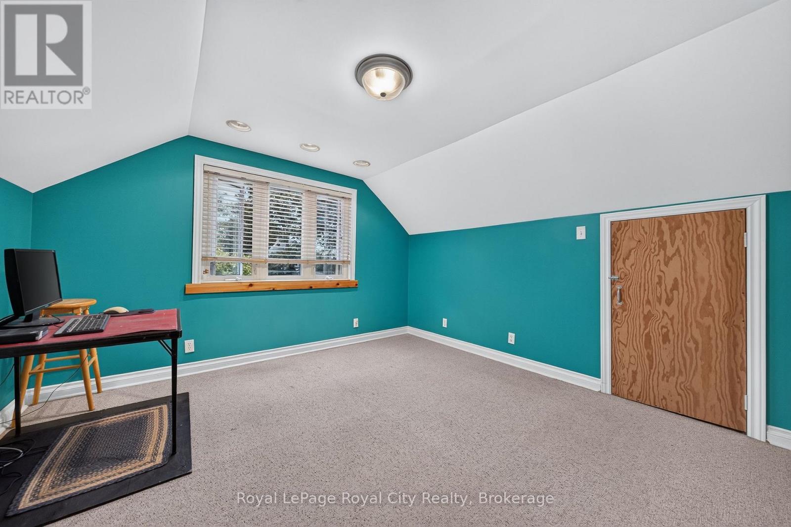 












19 WALTER STREET

,
Guelph (St. Patrick's Ward),




Ontario
N1E5N9

