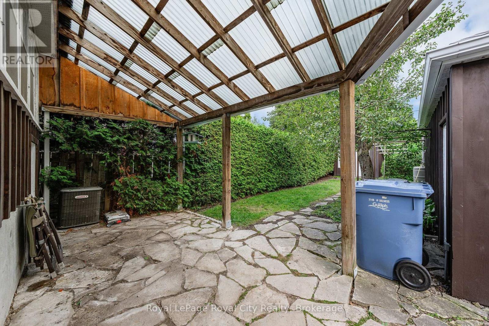 












19 WALTER STREET

,
Guelph (St. Patrick's Ward),




Ontario
N1E5N9

