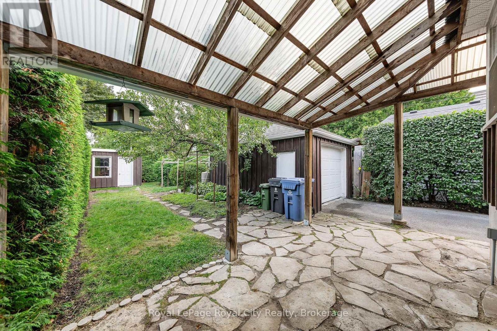 












19 WALTER STREET

,
Guelph (St. Patrick's Ward),




Ontario
N1E5N9

