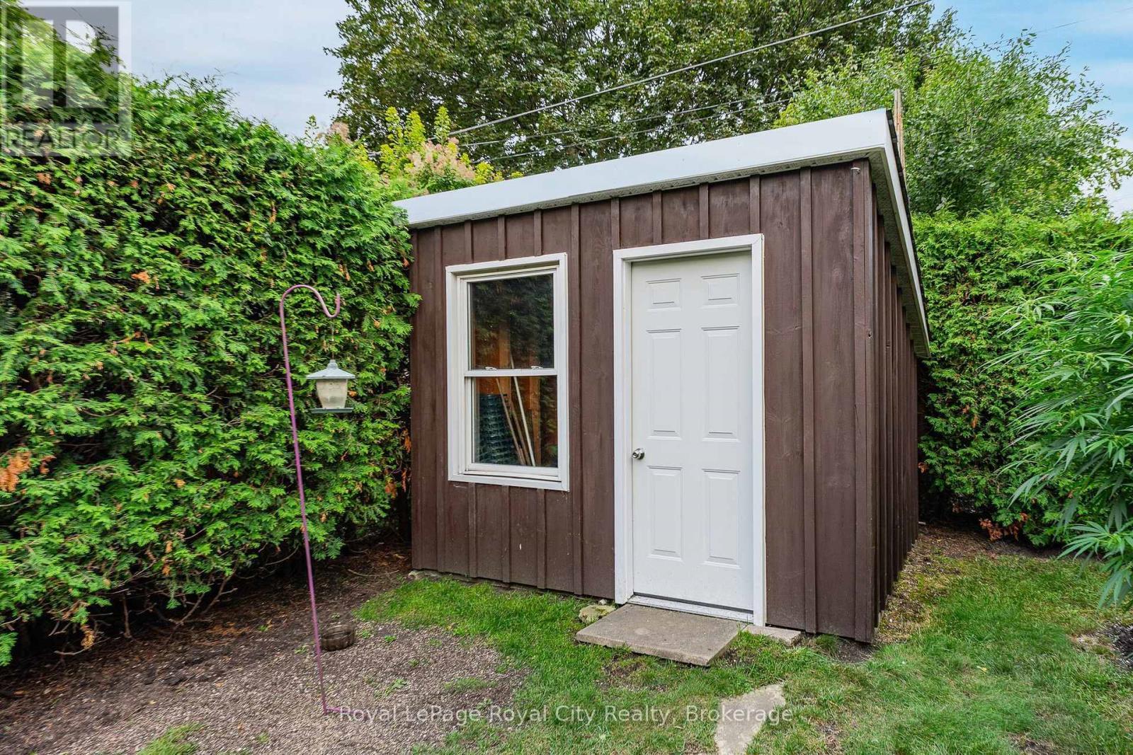 












19 WALTER STREET

,
Guelph (St. Patrick's Ward),




Ontario
N1E5N9


