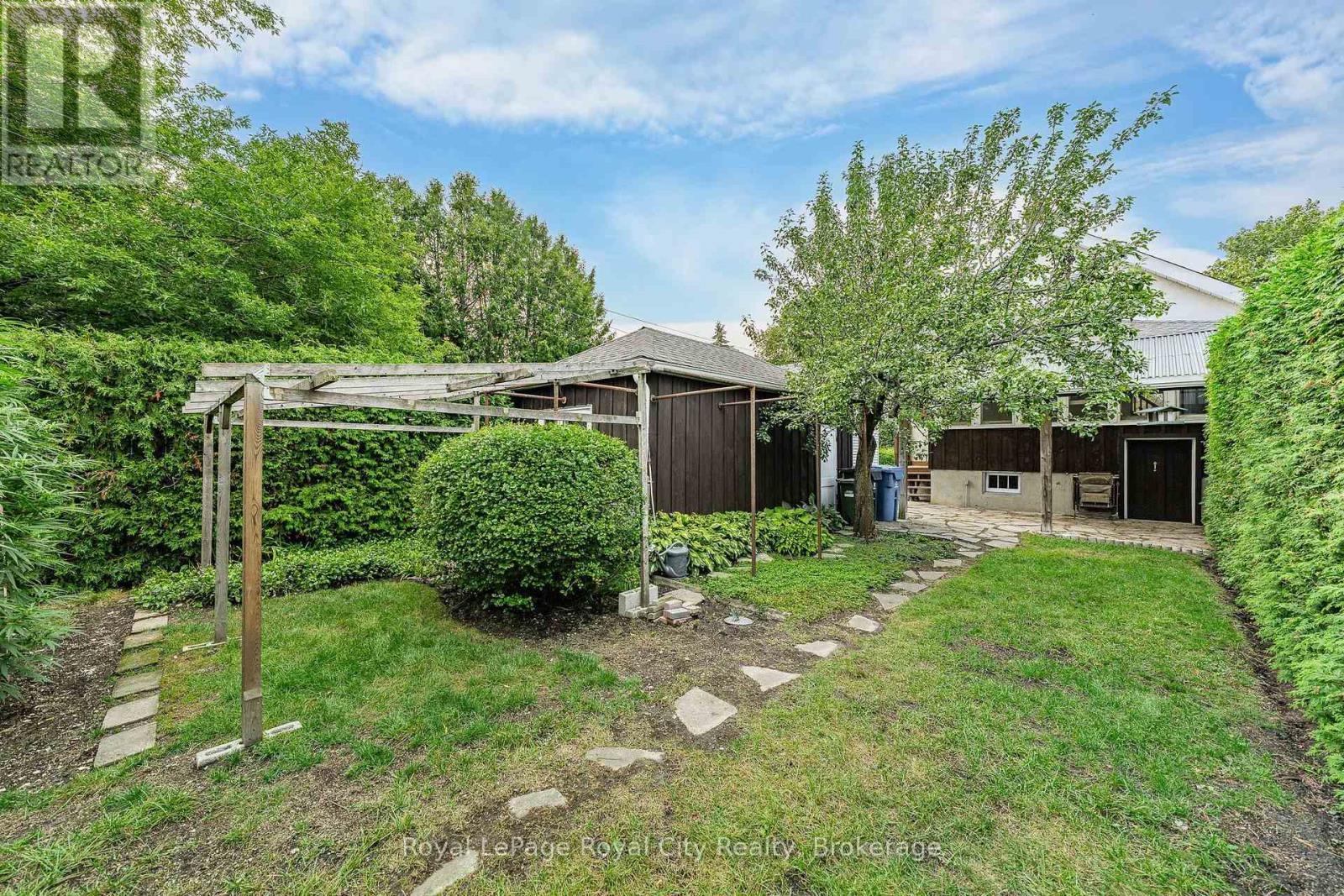 












19 WALTER STREET

,
Guelph (St. Patrick's Ward),




Ontario
N1E5N9

