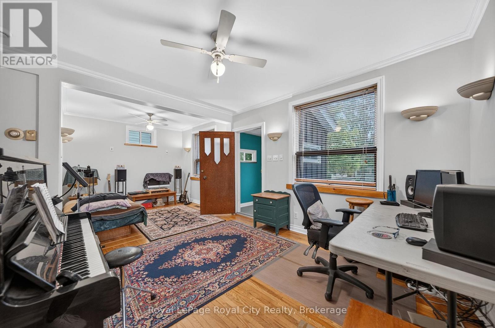 












19 WALTER STREET

,
Guelph (St. Patrick's Ward),




Ontario
N1E5N9

