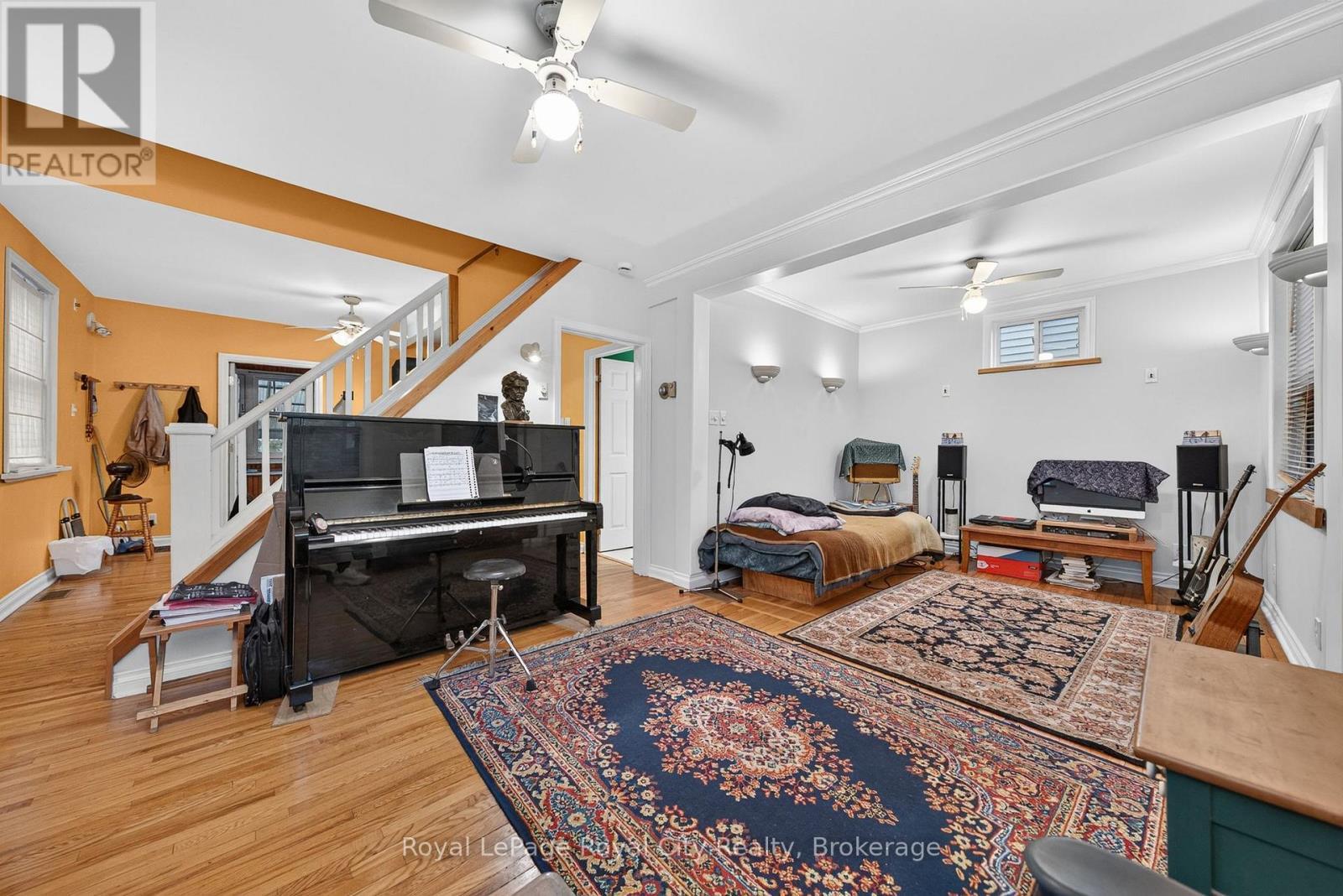 












19 WALTER STREET

,
Guelph (St. Patrick's Ward),




Ontario
N1E5N9

